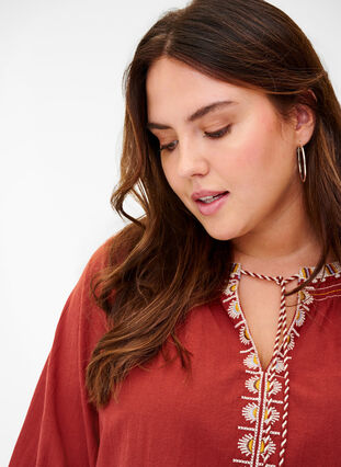 Cotton blouse with embroidery and 3/4 sleeves, Burnt Henna, Model image number 2