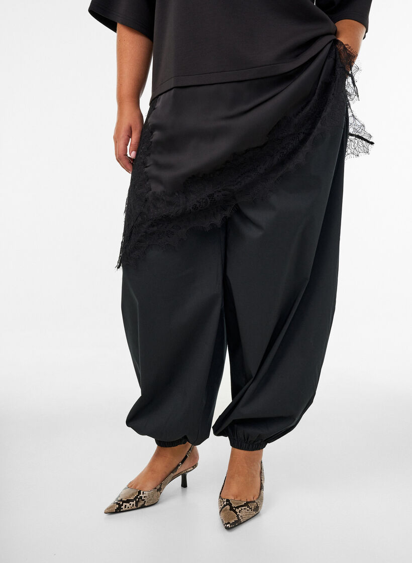 Balloon trousers with pockets and an elasticated waistband, Black, Model image number 0