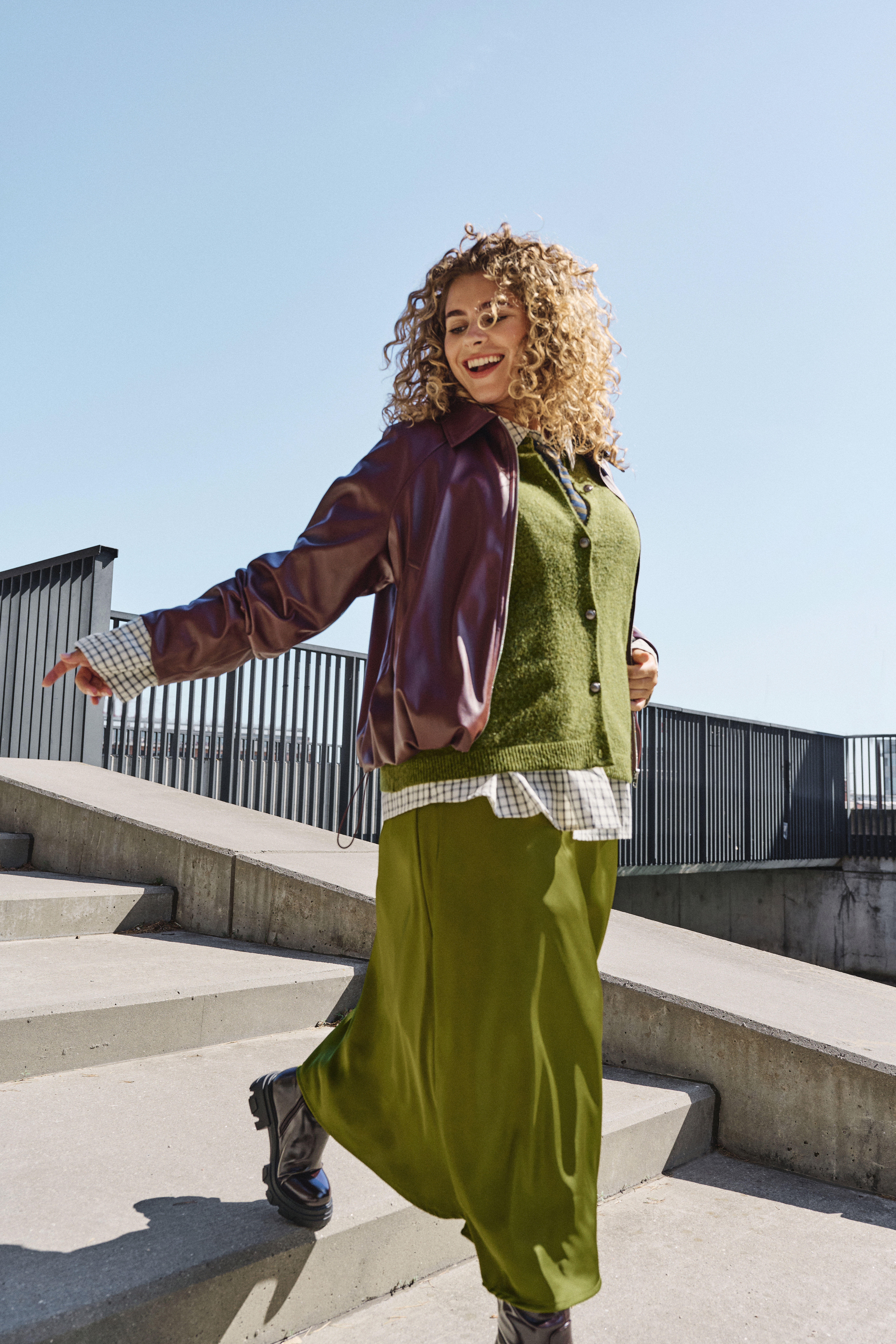 ZizzifashionOlive green layered elegance, , Model