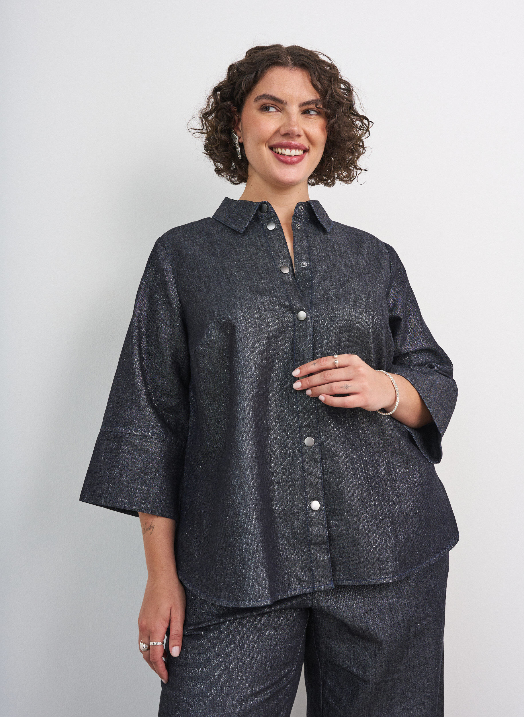 Denim shirt with glitter thread and 3/4 sleeves, Dark Grey, Model