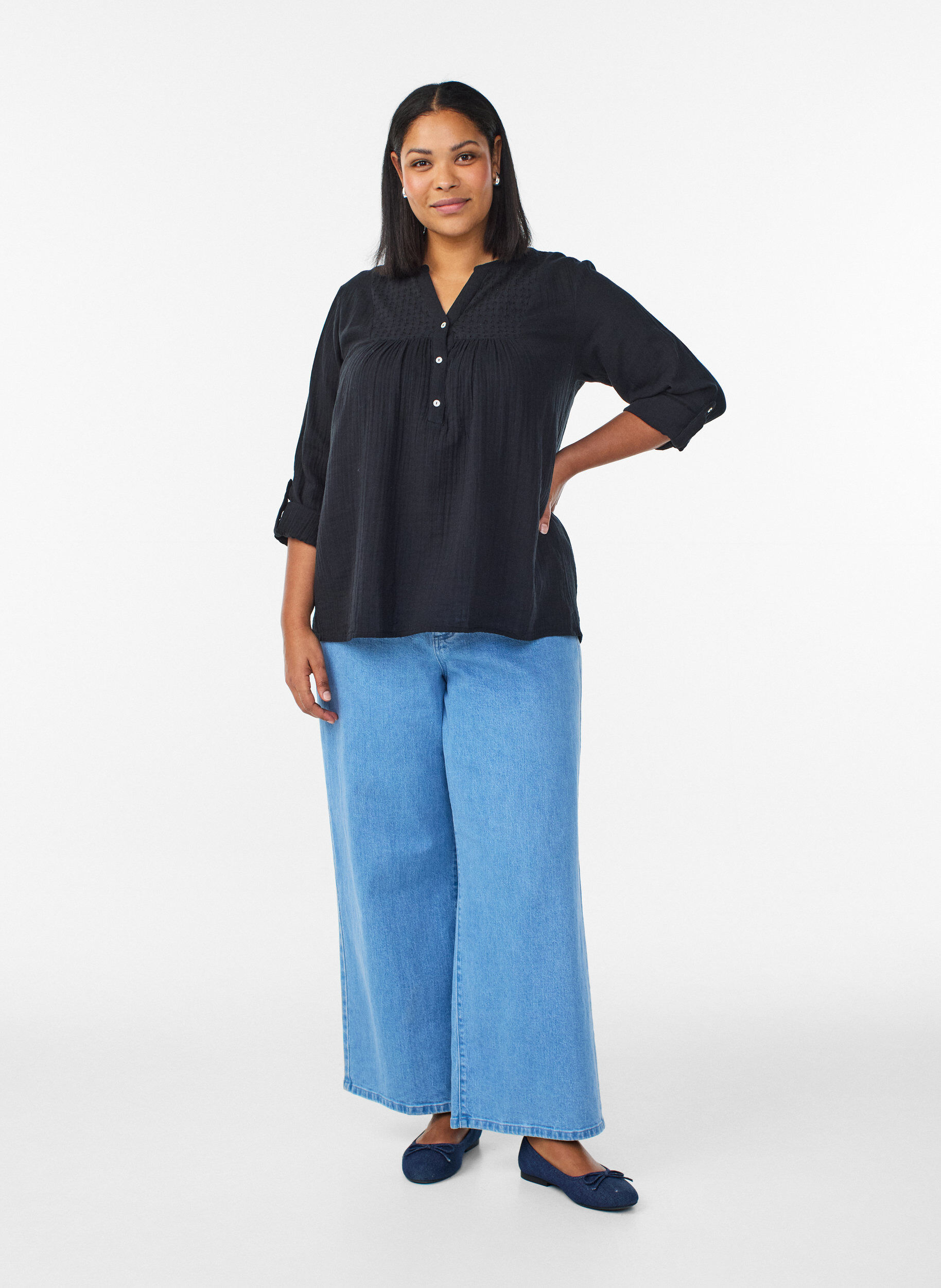 Zizzifashion Blouse in cotton muslin with broderie anglaise, Black, Model image number 1