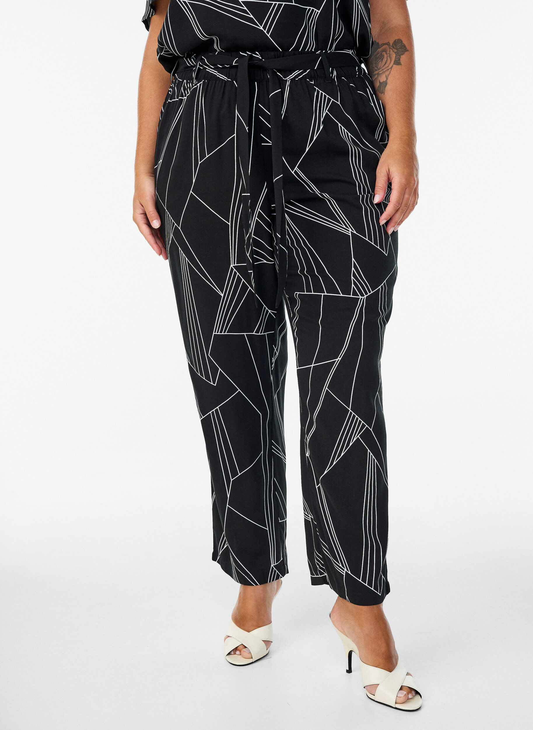 Zizzifashion High-waisted viscose trousers, Black, Model image number 2