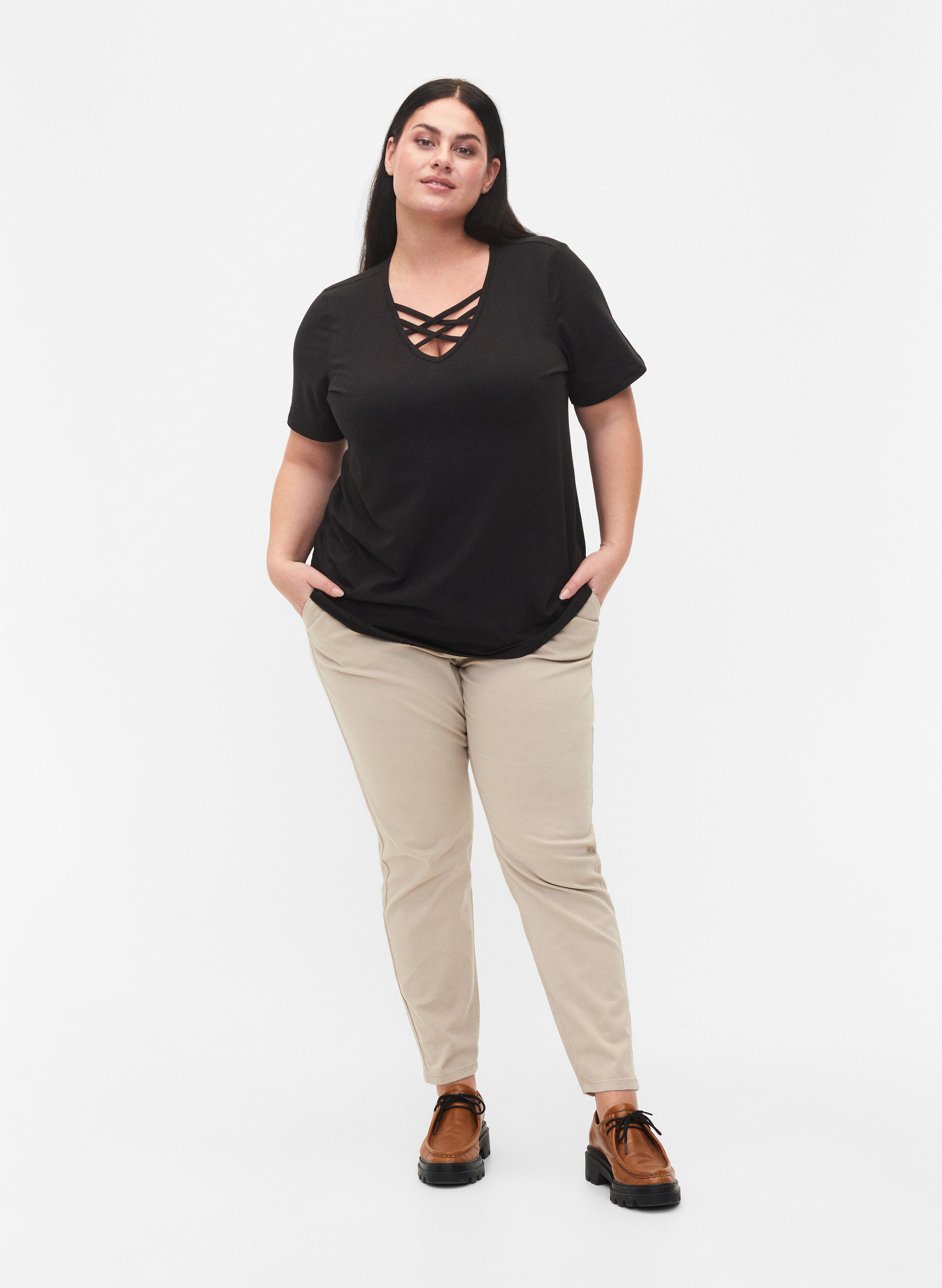 Zizzifashion T-shirt with v-neck and cross detail, Black, Model image number 2