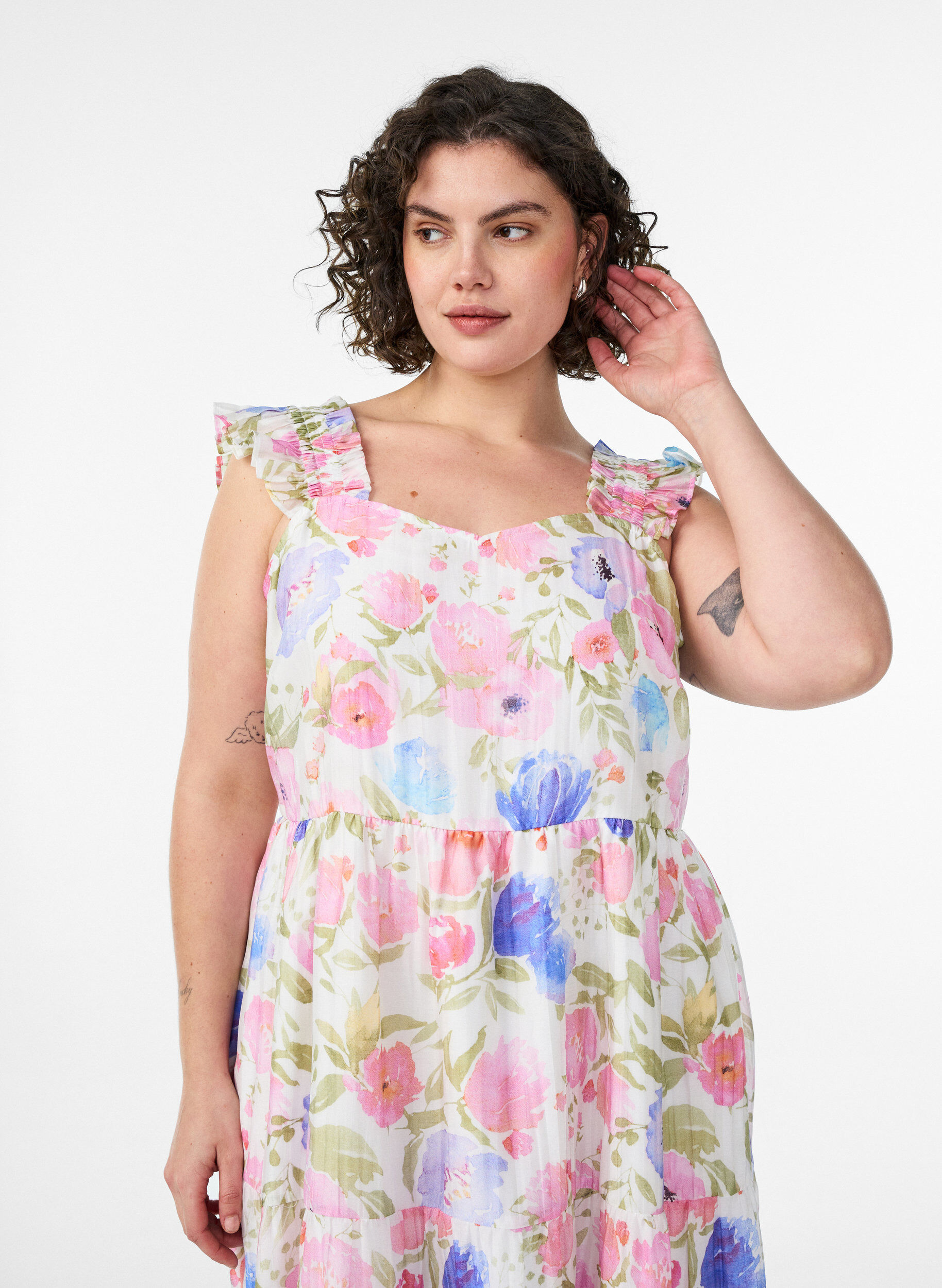 Zizzifashion Long floral dress in lyocell with ruffles, White, Model image number 2