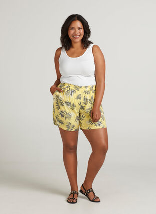 Shorts with loose fit, YELLOW PALM, Model image number 0