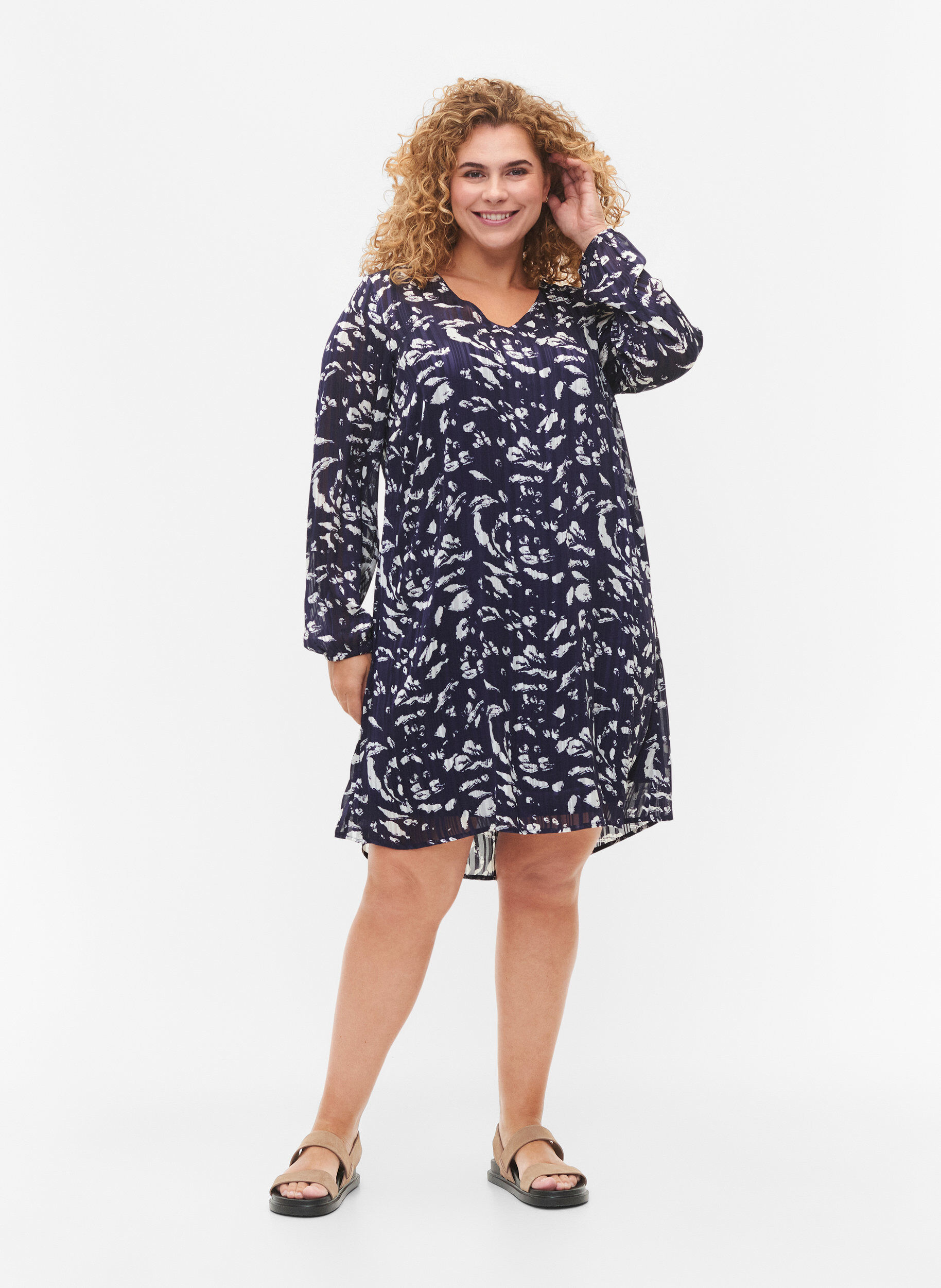 Zizzifashion Long-sleeved dress with V-neck and print, Blue Leaf AOP, Model image number 2
