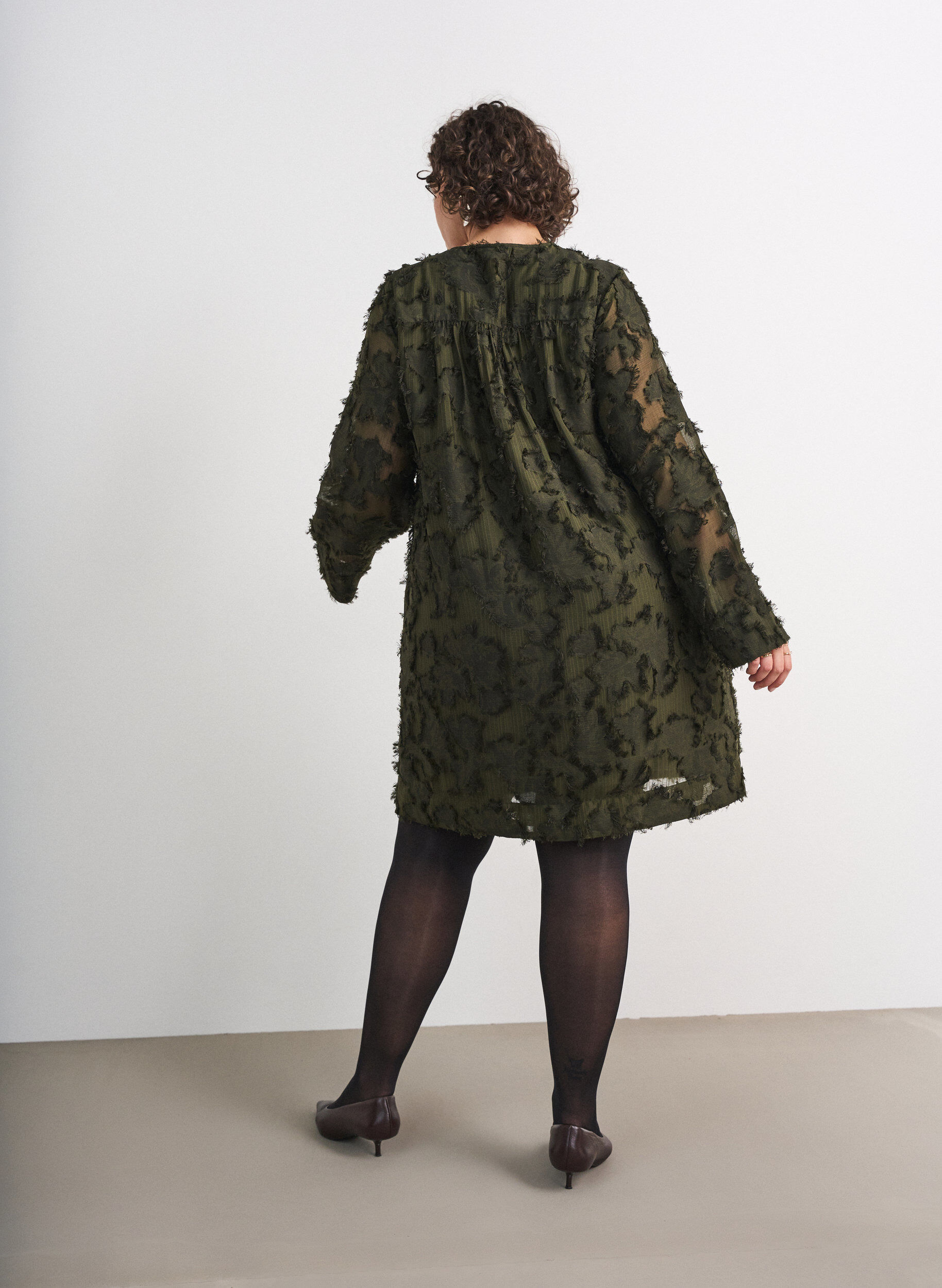 ZizzifashionDress with fringed threads and texture, Green, Model image number 2