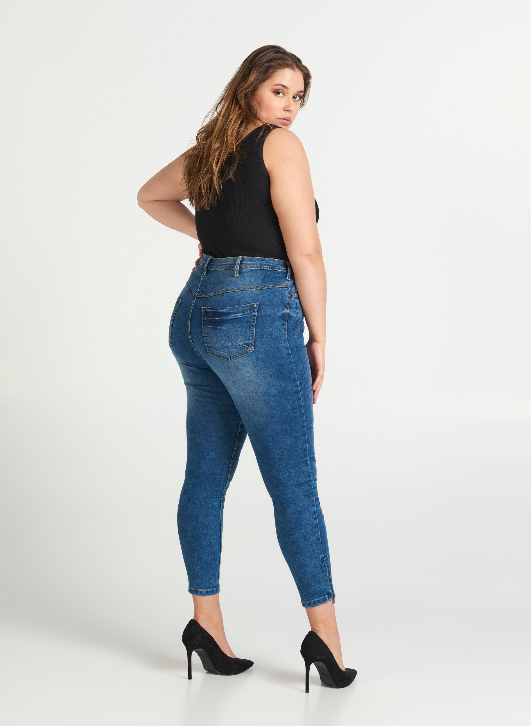 ZizzifashionCropped Amy jeans with a zip, Blue, Model image number 2