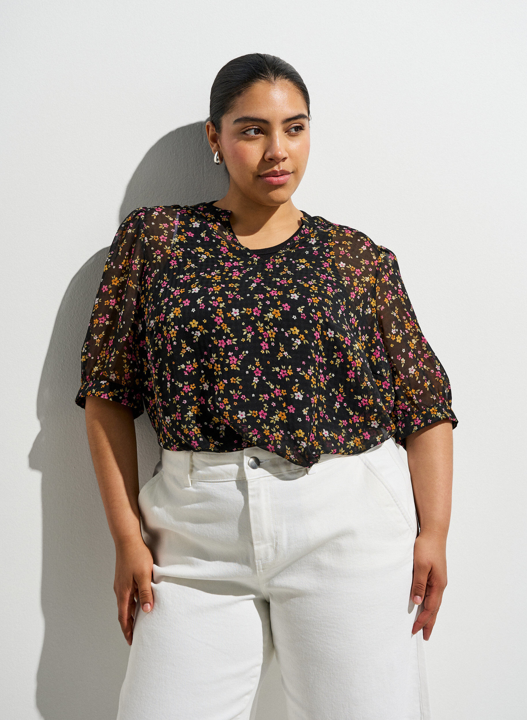 Zizzifashion Blouse with floral print and V-neck, Black, Image image number 0