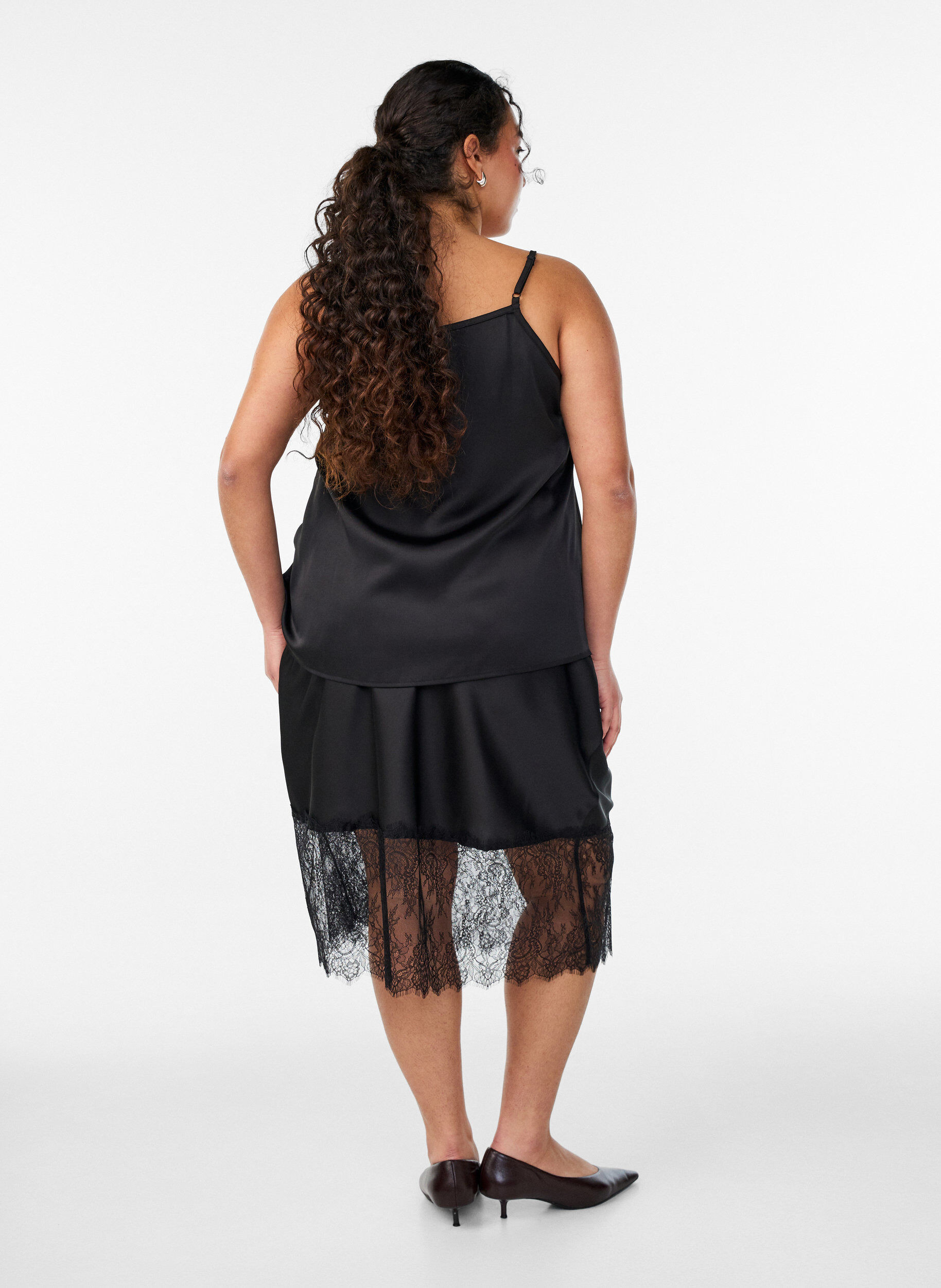 Zizzifashion Satin-look skirt with lace trim, Black, Model image number 1