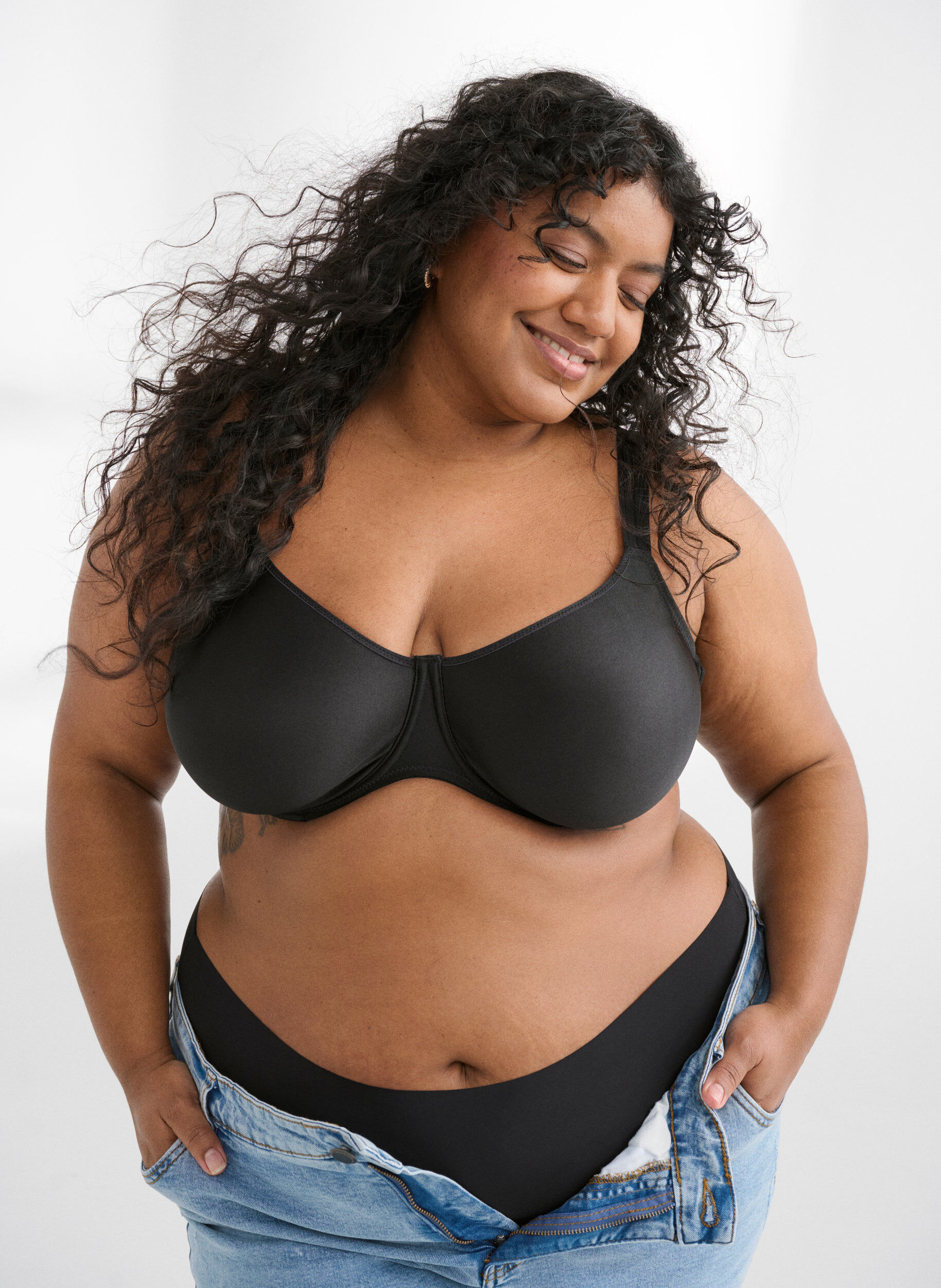 Zizzifashion Moulded full coverage bra with high support, Black, Image image number 0