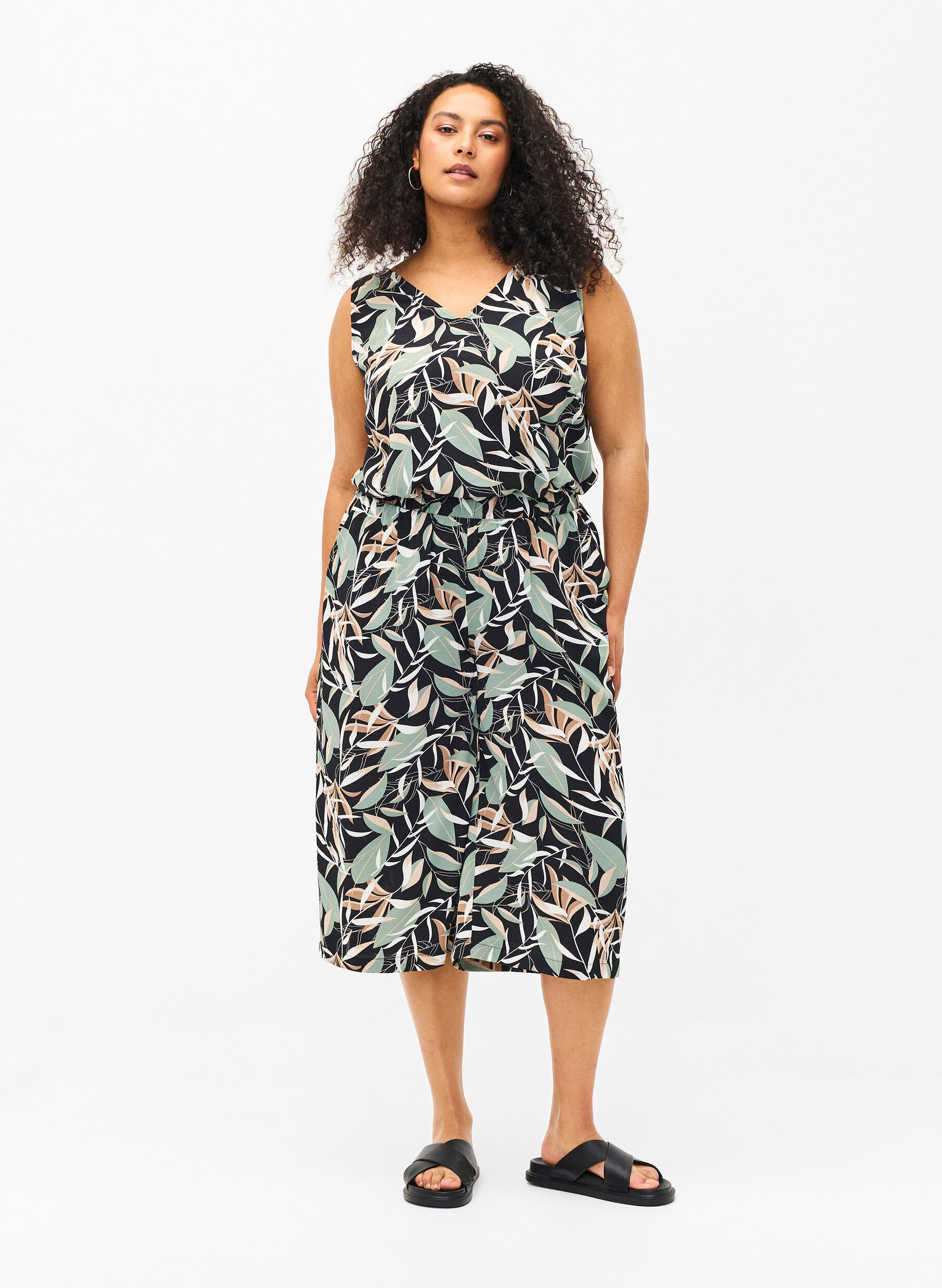 Zizzifashion Printed top with V-neck, Black w. Gr.Leaf AOP, Model image number 2