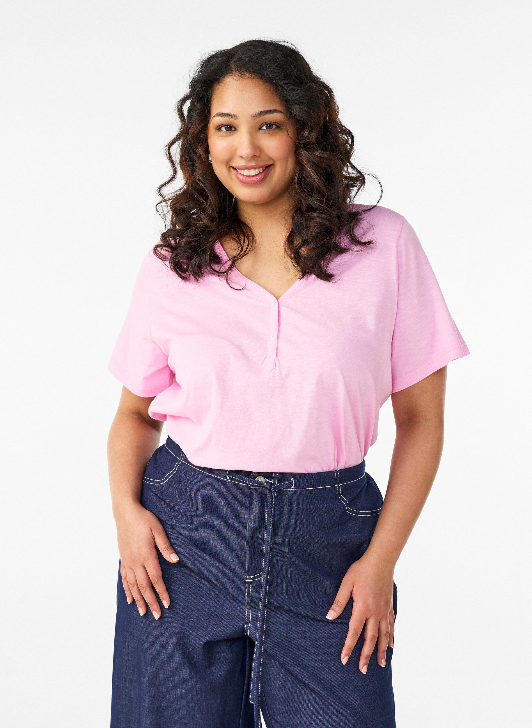 T-shirt with button detail, Pink, Model