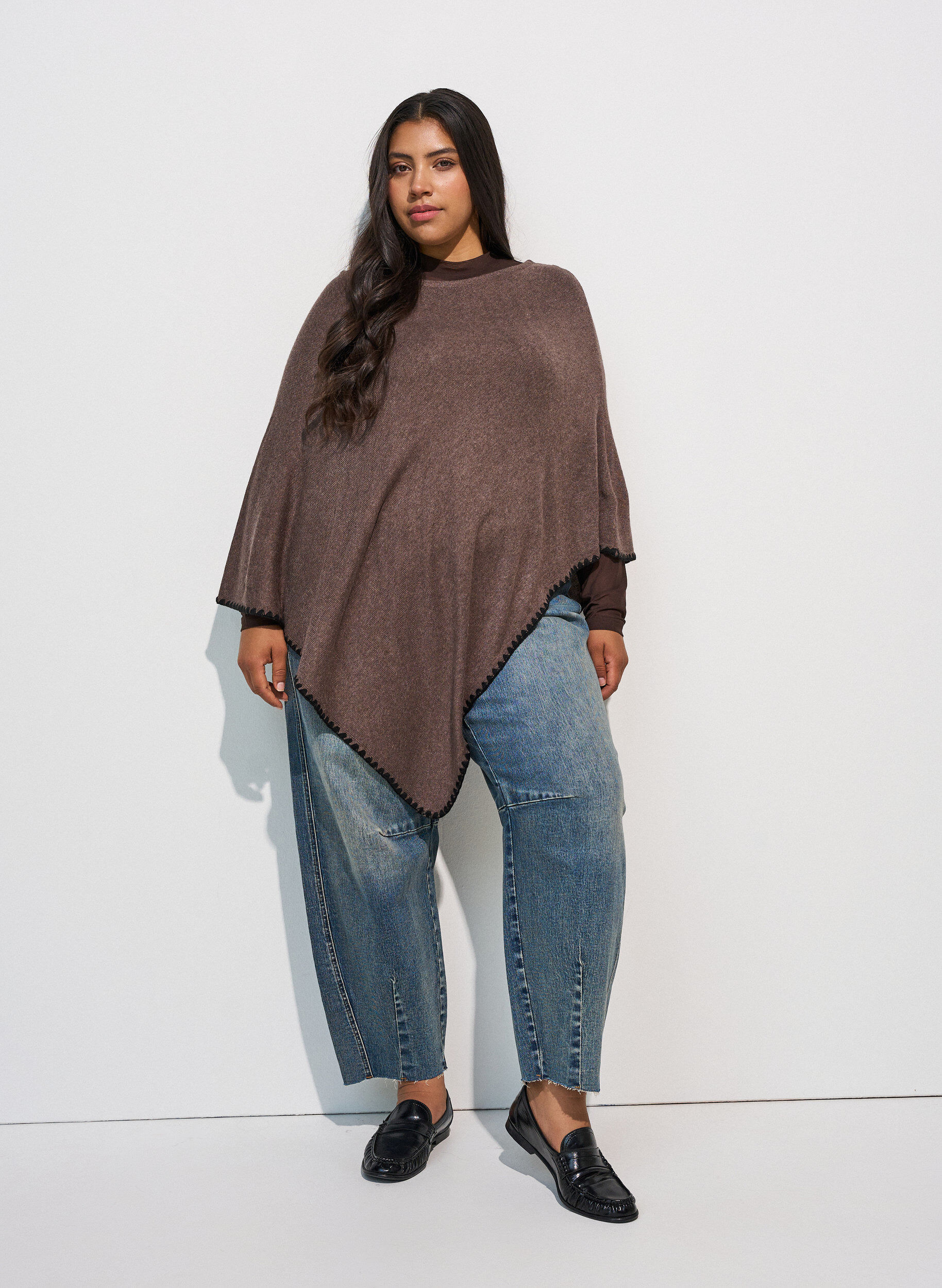 ZizzifashionFine-knit poncho, Brown, Model image number 1