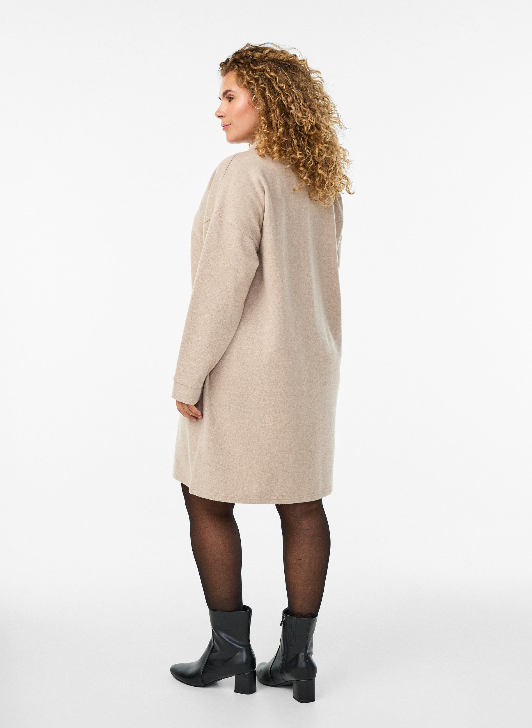 Zizzifashion Knee-length jersey dress with a V-neck and collar, Beige, Model image number 2