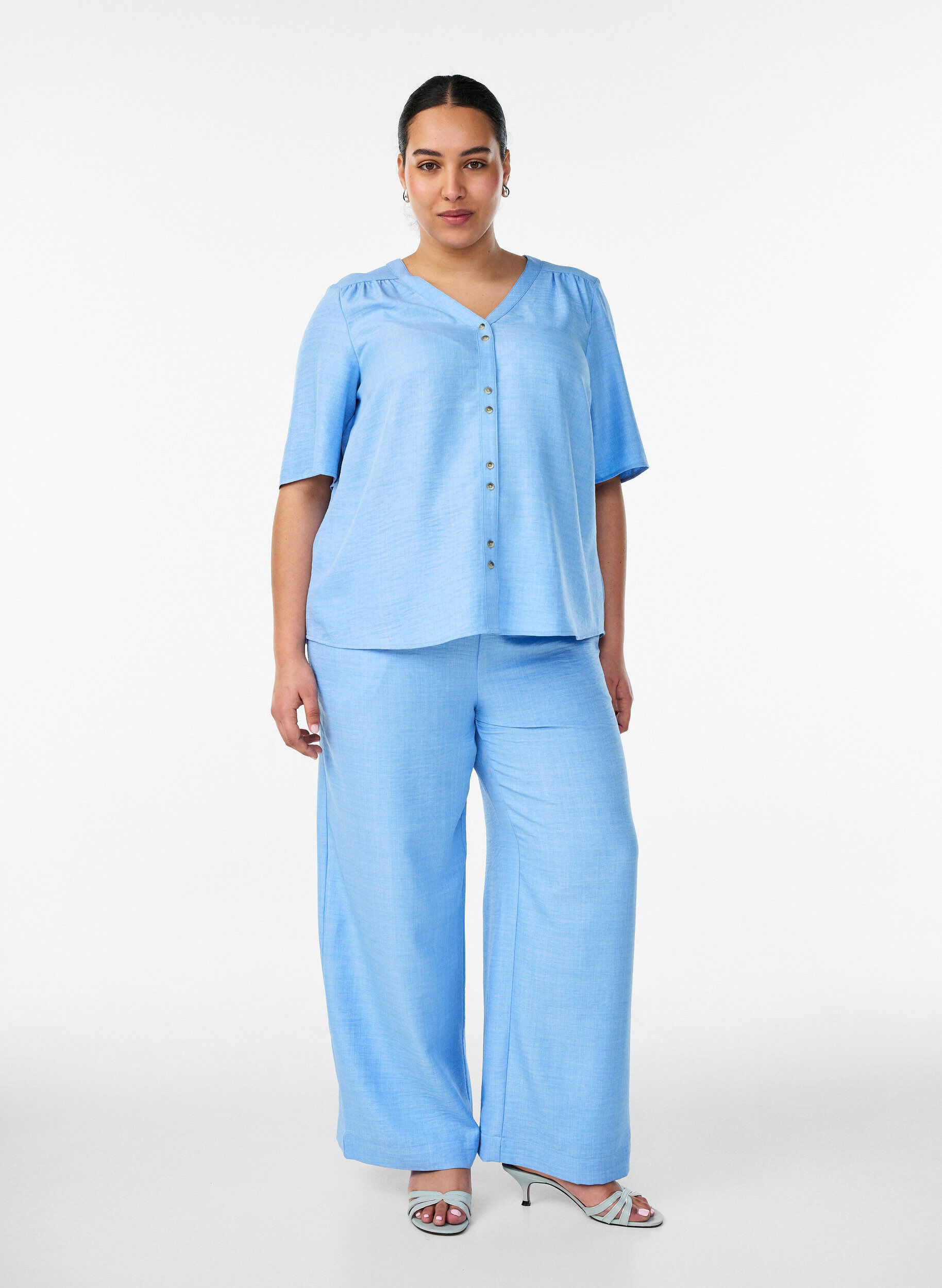 Loose trousers with elasticated waistband and pockets, Light Blue, Model