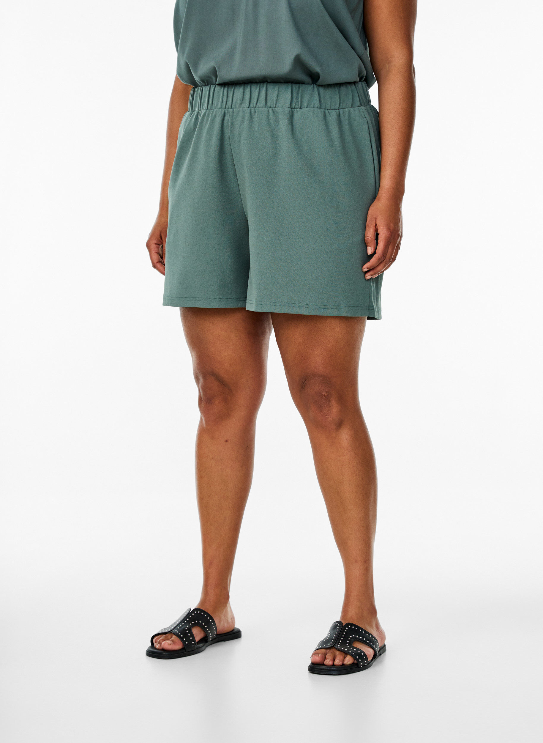 Zizzifashion FLASH - Loose shorts with pockets, Green, Model image number 2