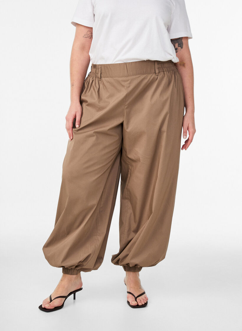 High-waisted balloon trousers with an elasticated waistband, Brown, Model image number 2