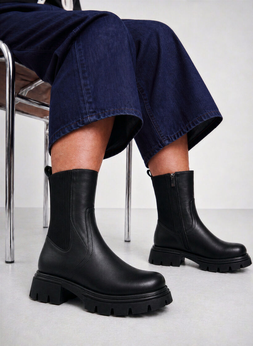 Chelsea boot with a chunky sole and ribbed panels, Black, Image image number 0