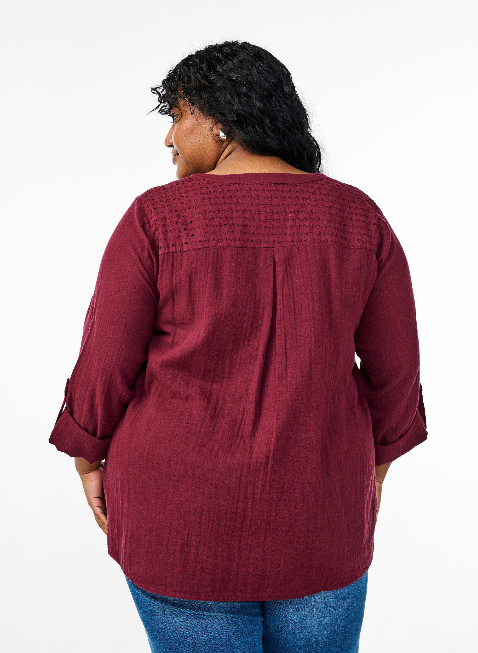 ZizzifashionBlouse in cotton muslin with broderie anglaise, Dark Bordeaux, Model image number 2
