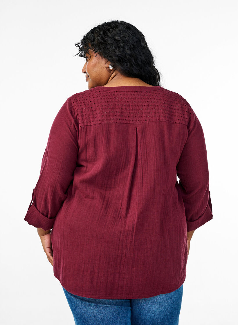 Blouse in cotton muslin with broderie anglaise, Dark Bordeaux, Model image number 2