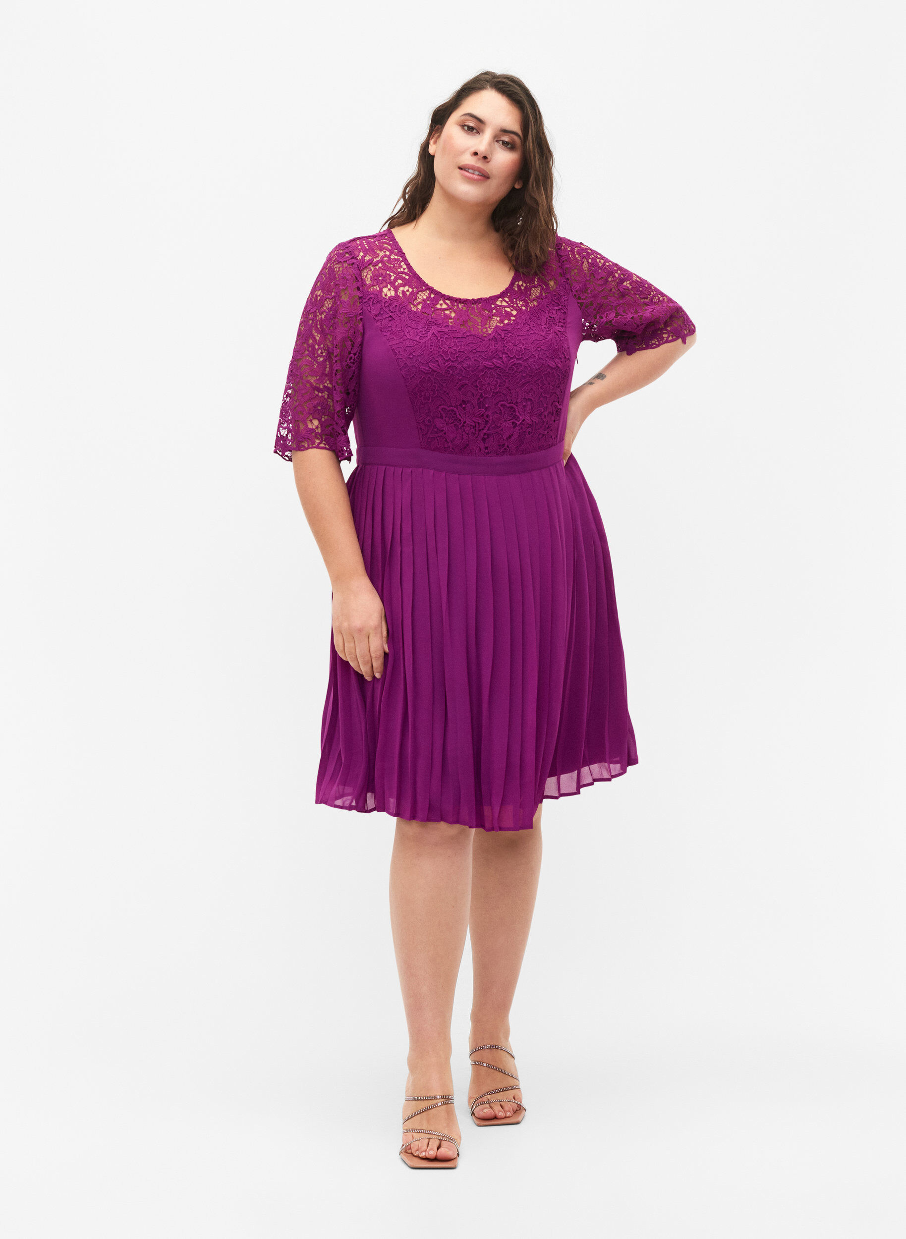 Zizzifashion Short sleeve dress with lace top, Grape Juice, Model image number 3