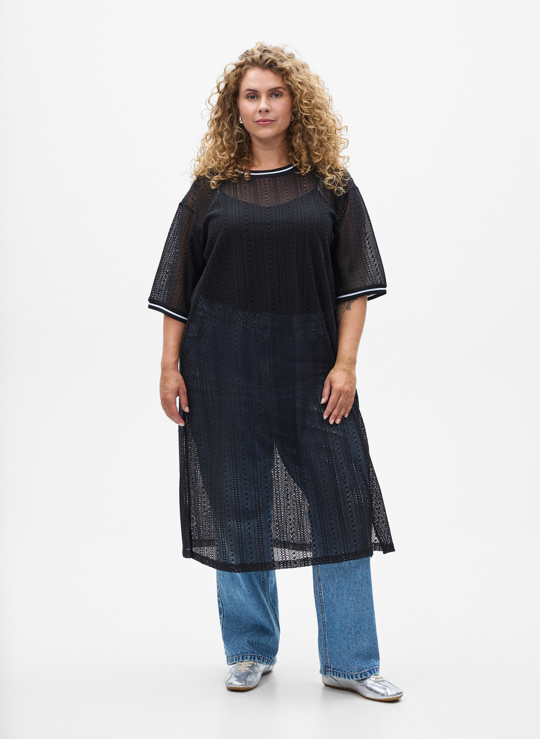 Midi dress with openwork pattern and short sleeves, Black, Model