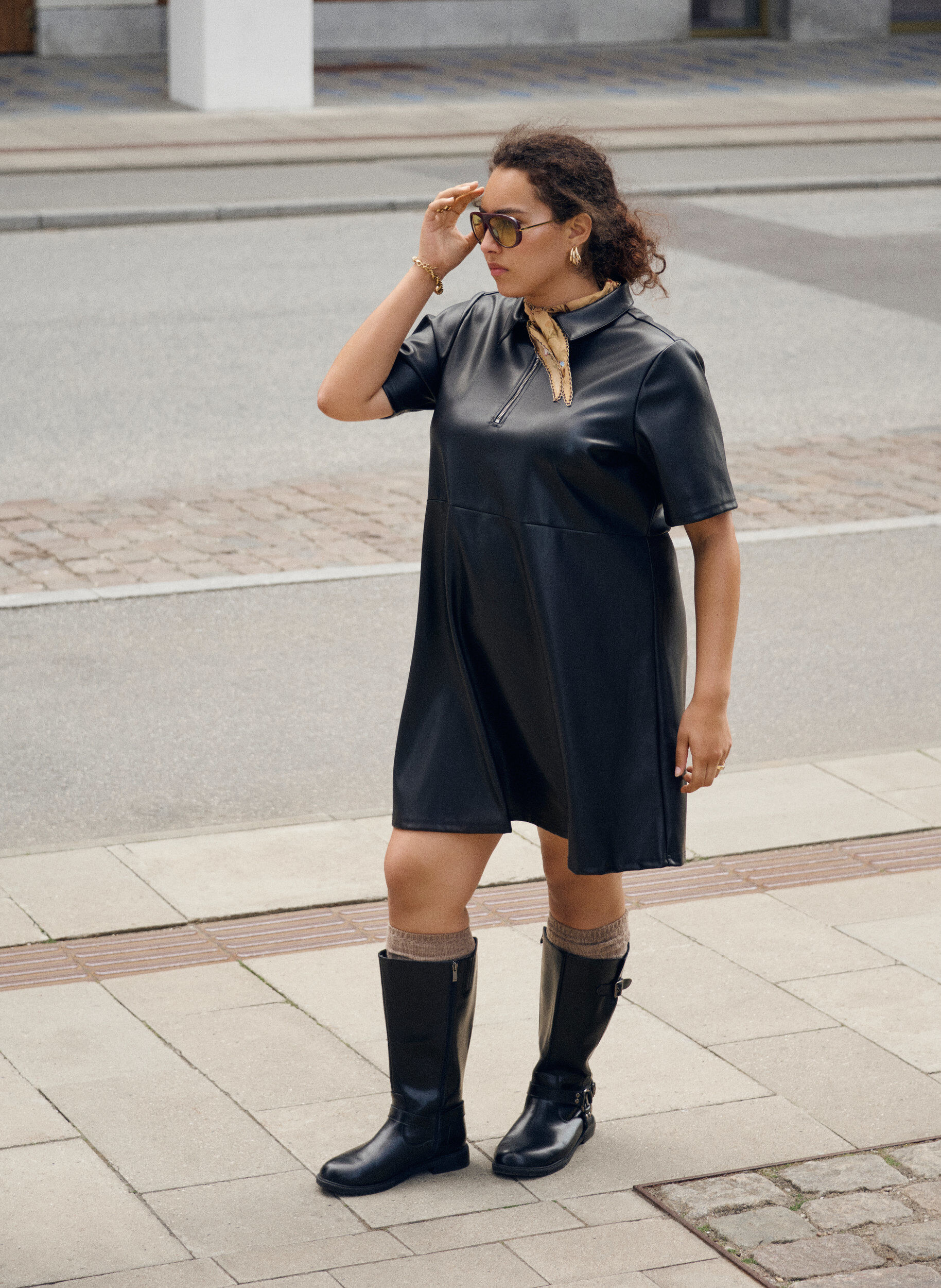 Zizzifashion Short dress in faux leather with an A-line shape, Black, Image image number 0