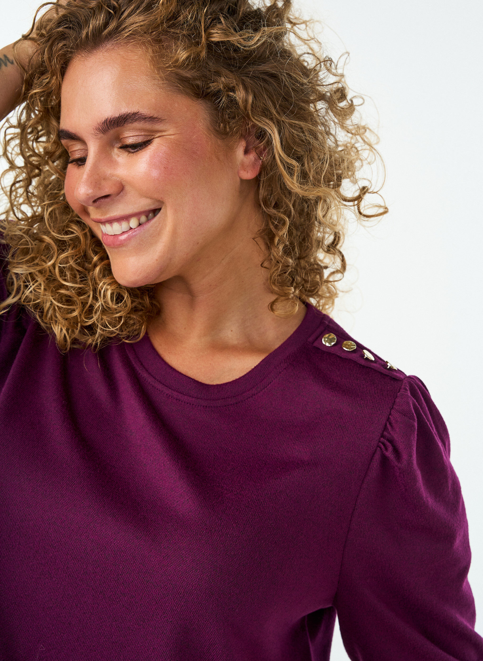 ZizzifashionBlouse with button detail and short puff sleeves, Dark Bordeaux, Model image number 3