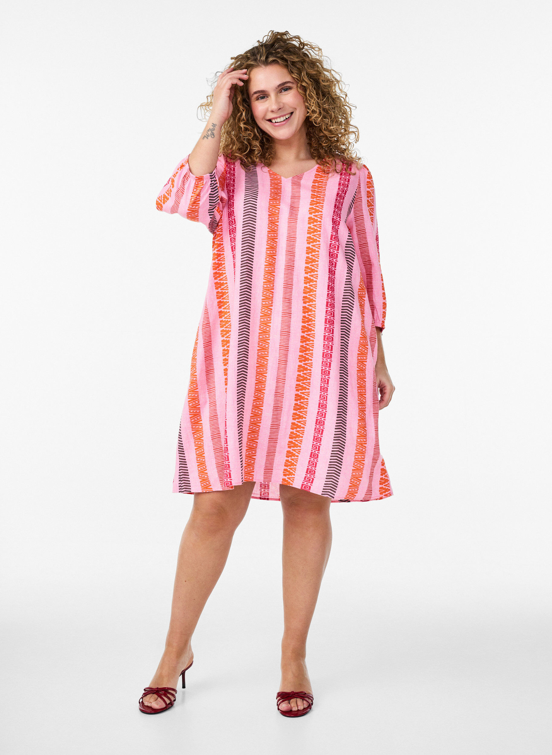 Zizzifashion Short dress in linen and viscose with 3/4 sleeves, Pink, Model image number 1