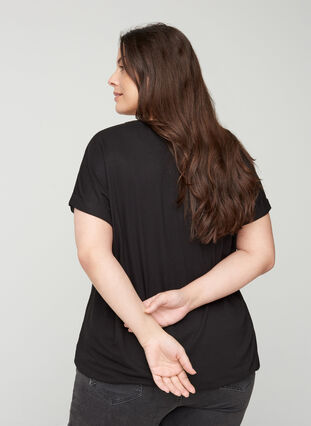 Round neck t-shirt made from a viscose mix, Black, Model image number 1
