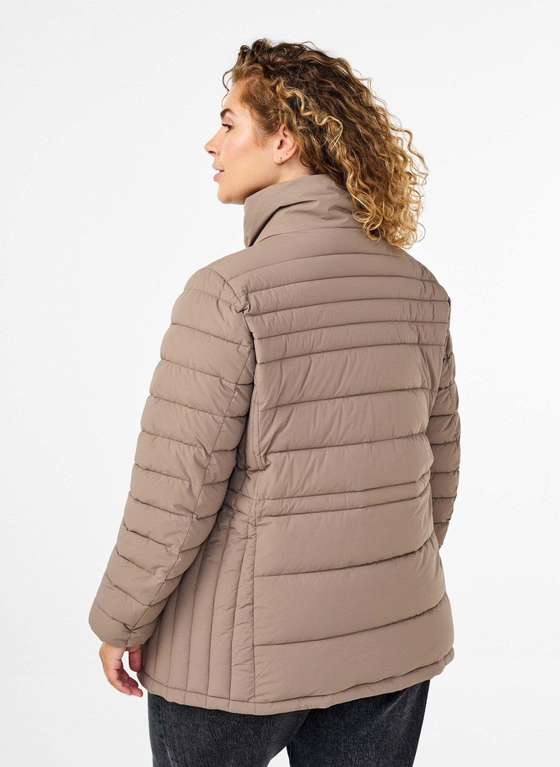 Zizzifashion Short puffer jacket with pockets, Beige, Model image number 2