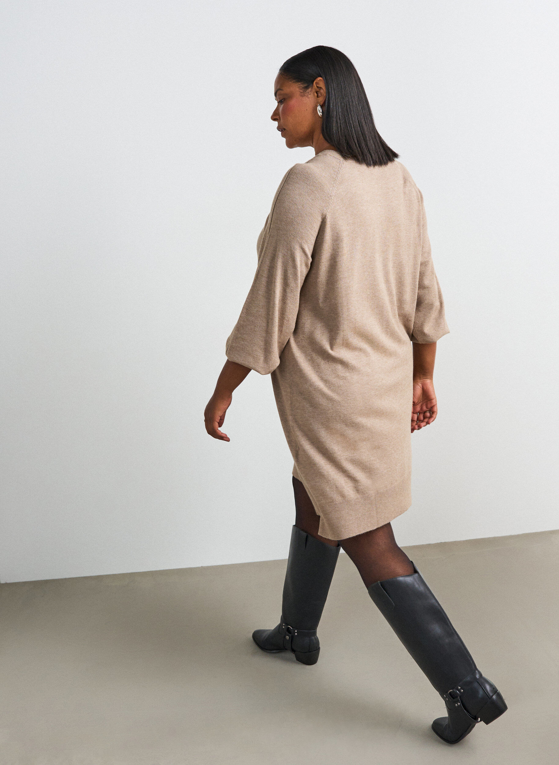 ZizzifashionShort knitted dress with raglan sleeves and a centre seam, Beige, Model image number 2
