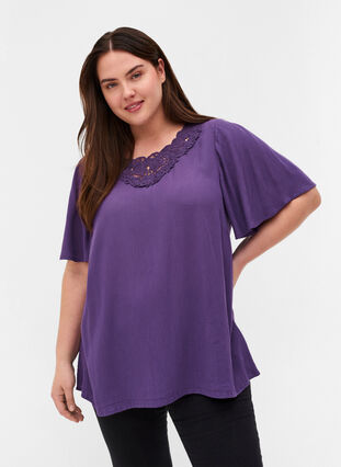 Short-sleeved viscose blouse with lace, Loganberry, Model image number 0
