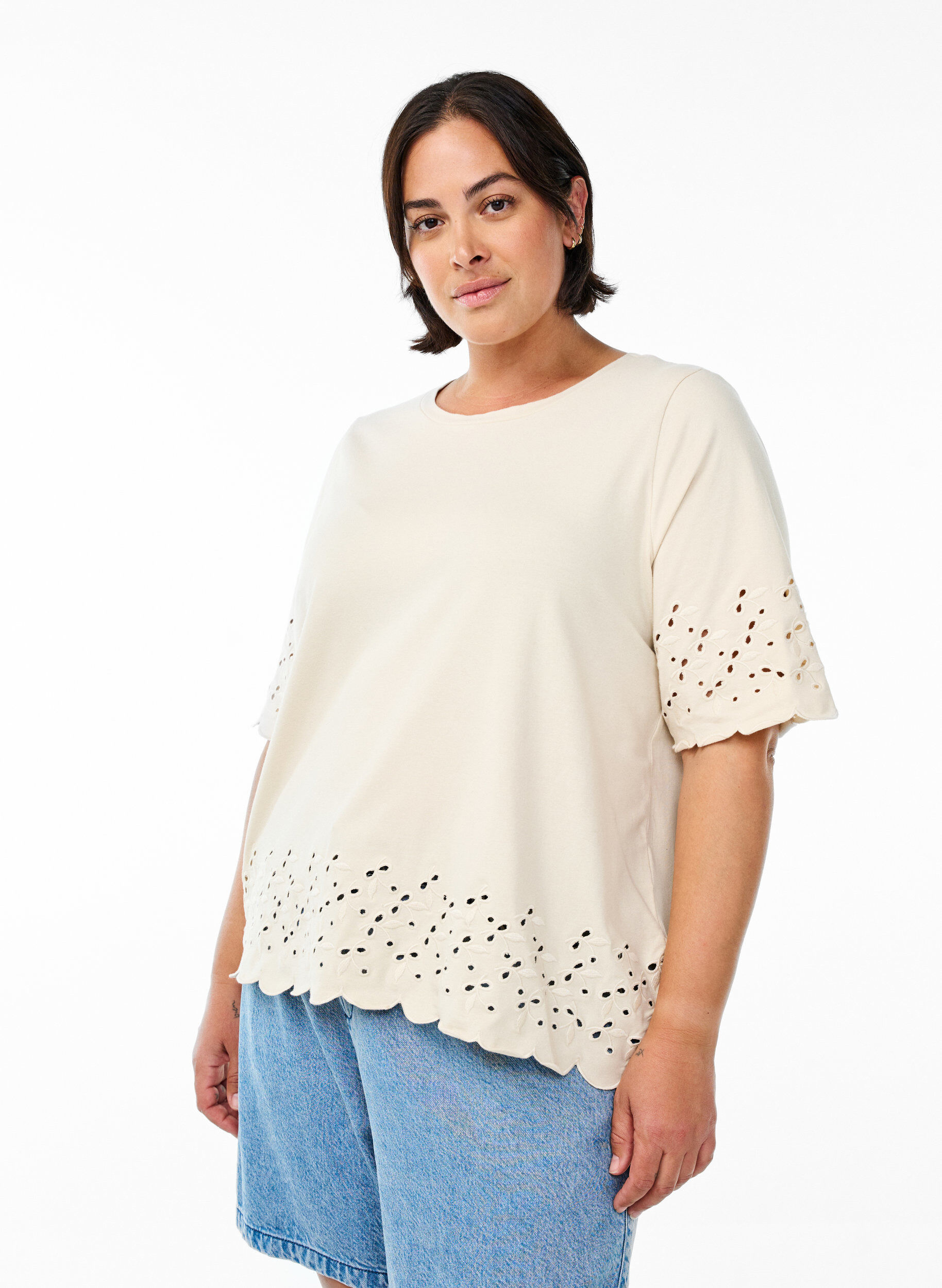 Zizzifashion T-shirt with broderie anglaise and scalloped edges, Beige, Model image number 0