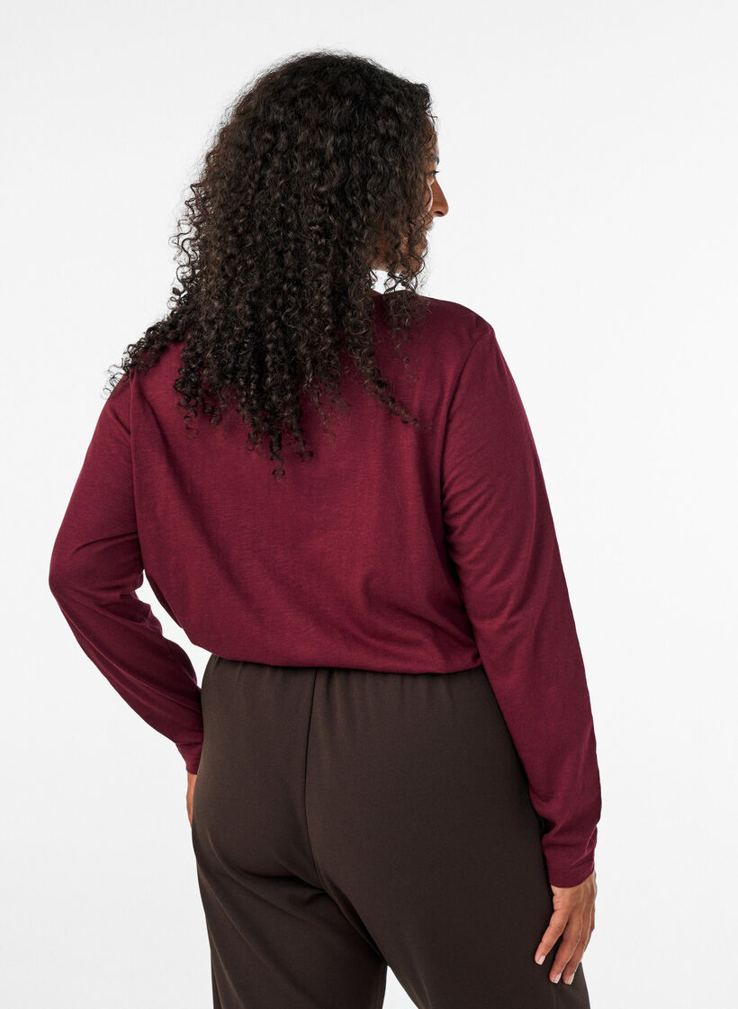 Long-sleeved t-shirt with V-neck and buttons, Red, Model image number 2