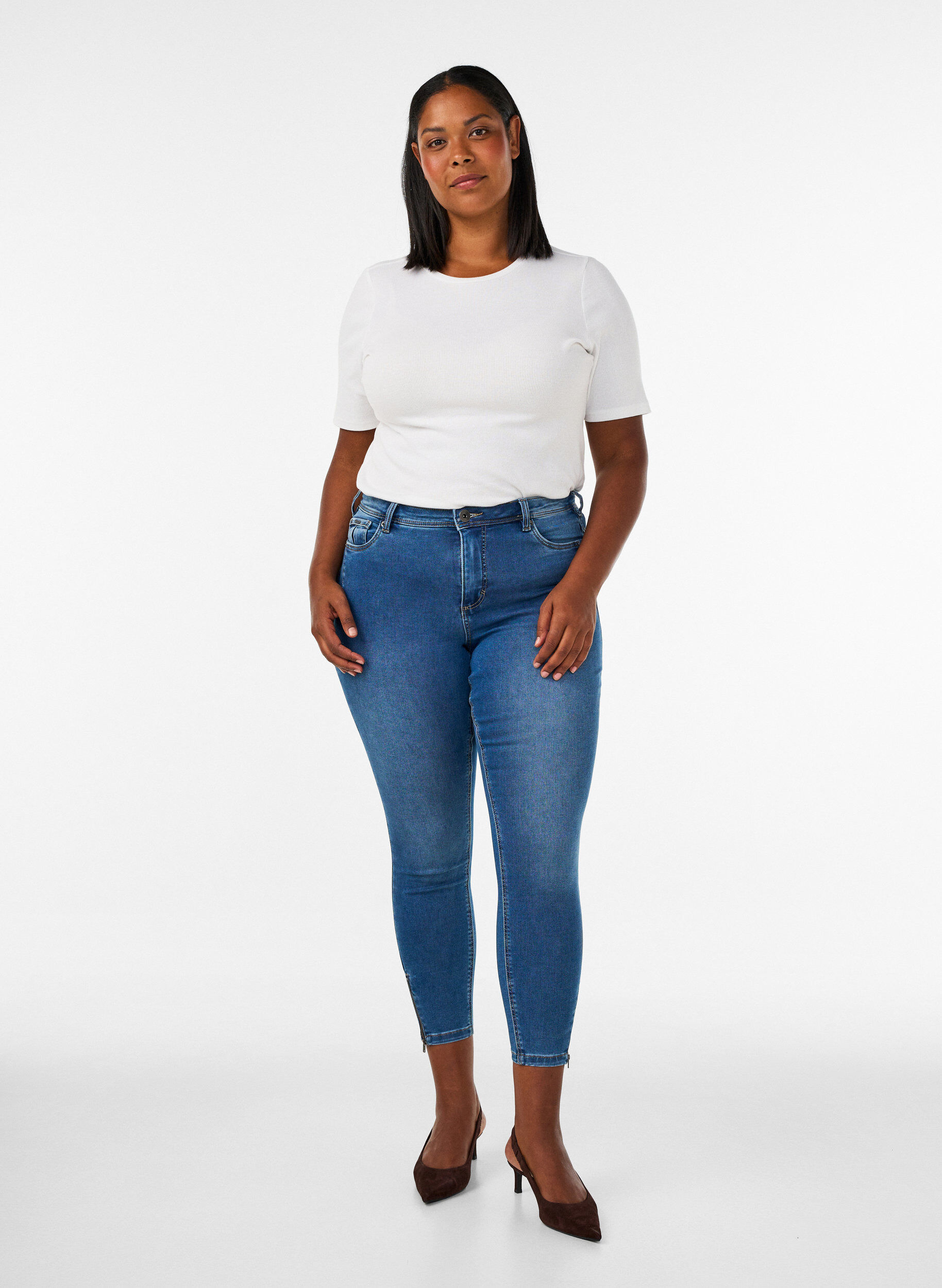 ZizzifashionCropped Amy jeans with zipper detail, Blue, Model image number 1