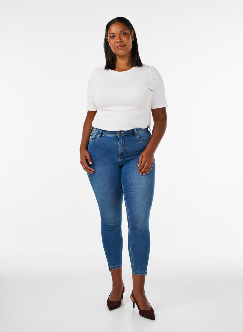 Cropped Amy jeans with zipper detail, Blue, Model image number 1