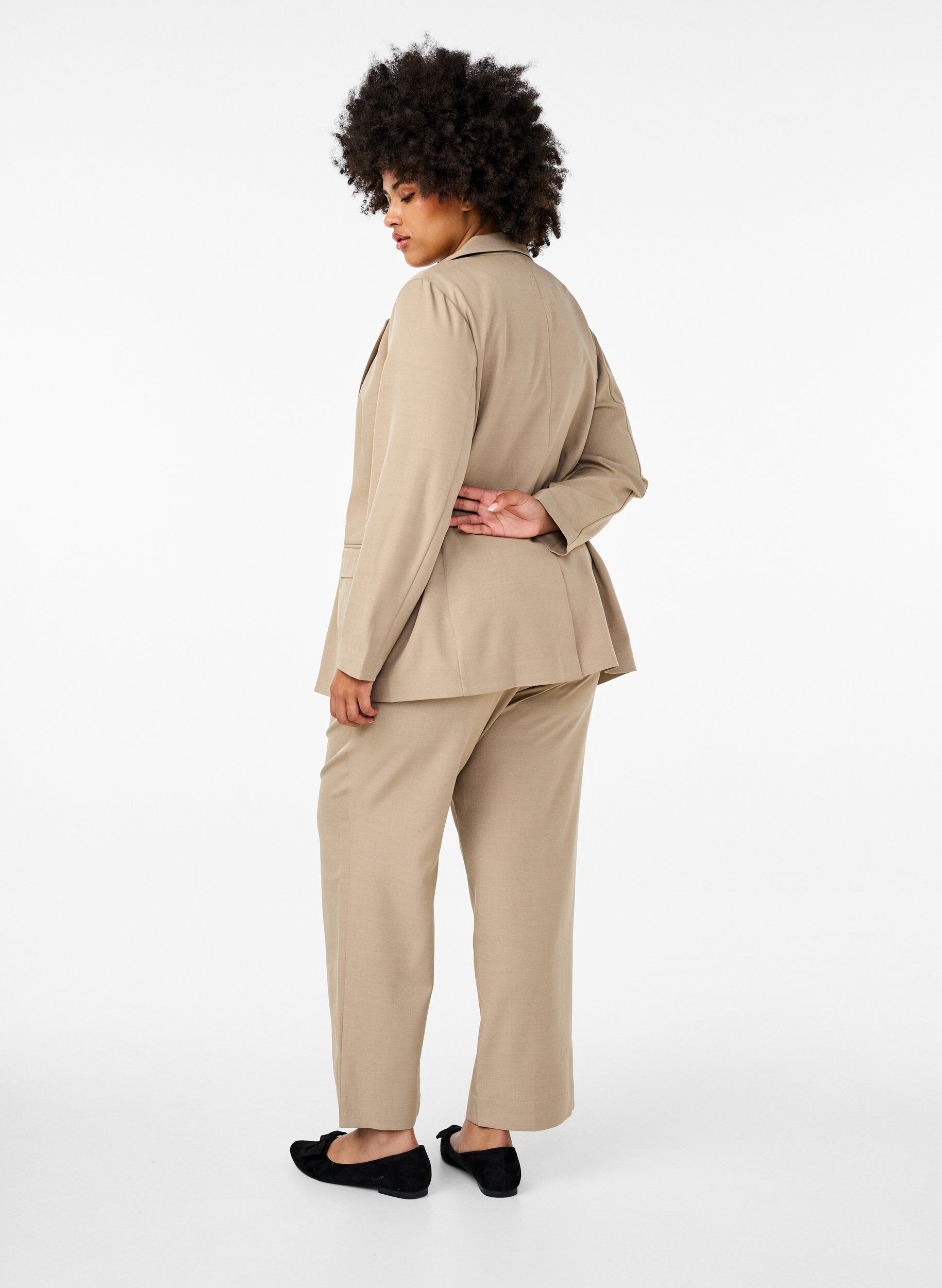 Zizzifashion FLASH - Loose trousers with pockets, Weathered Teak Mel, Model image number 1