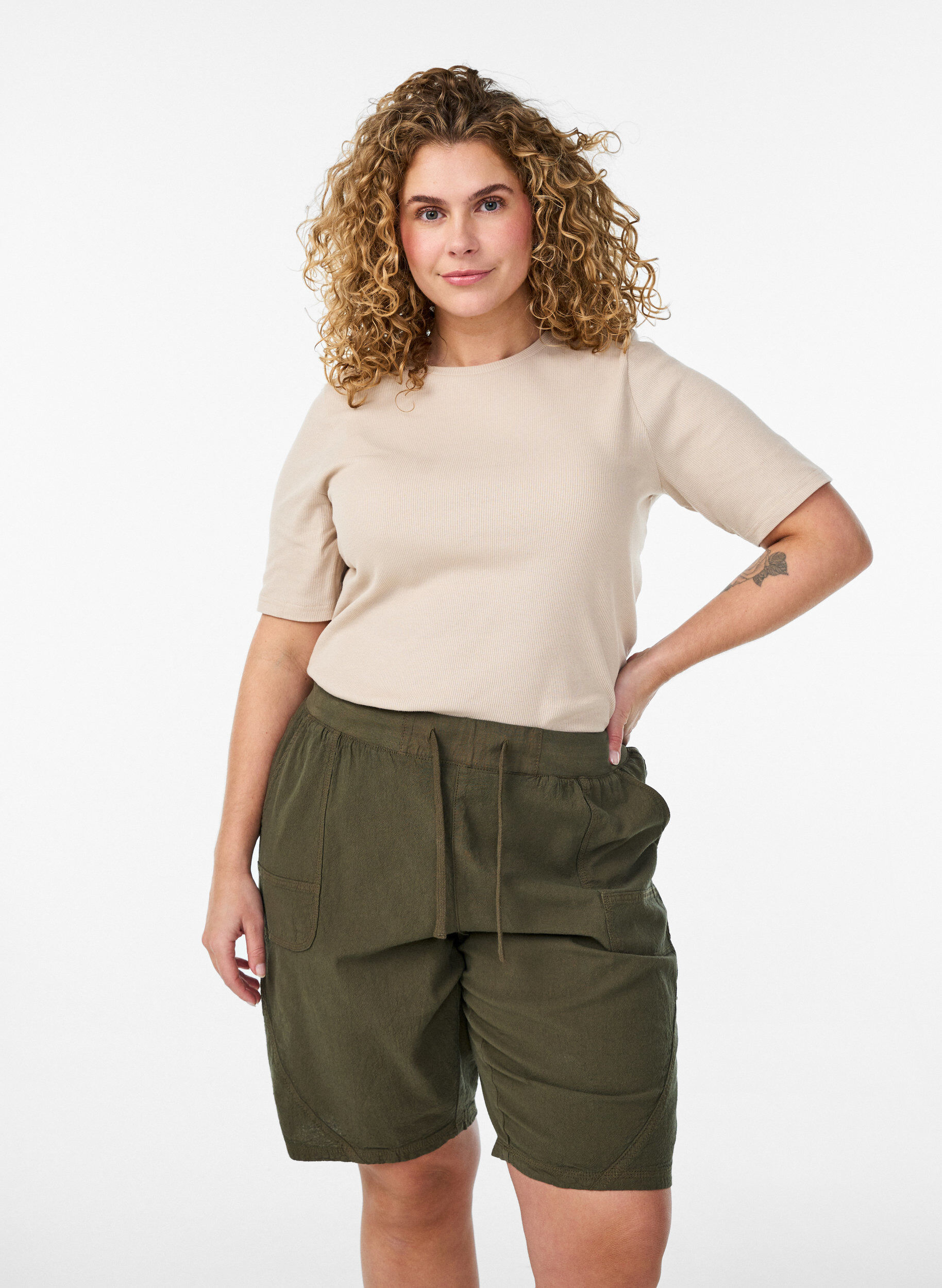 Loose cotton shorts with pockets, Green, Model