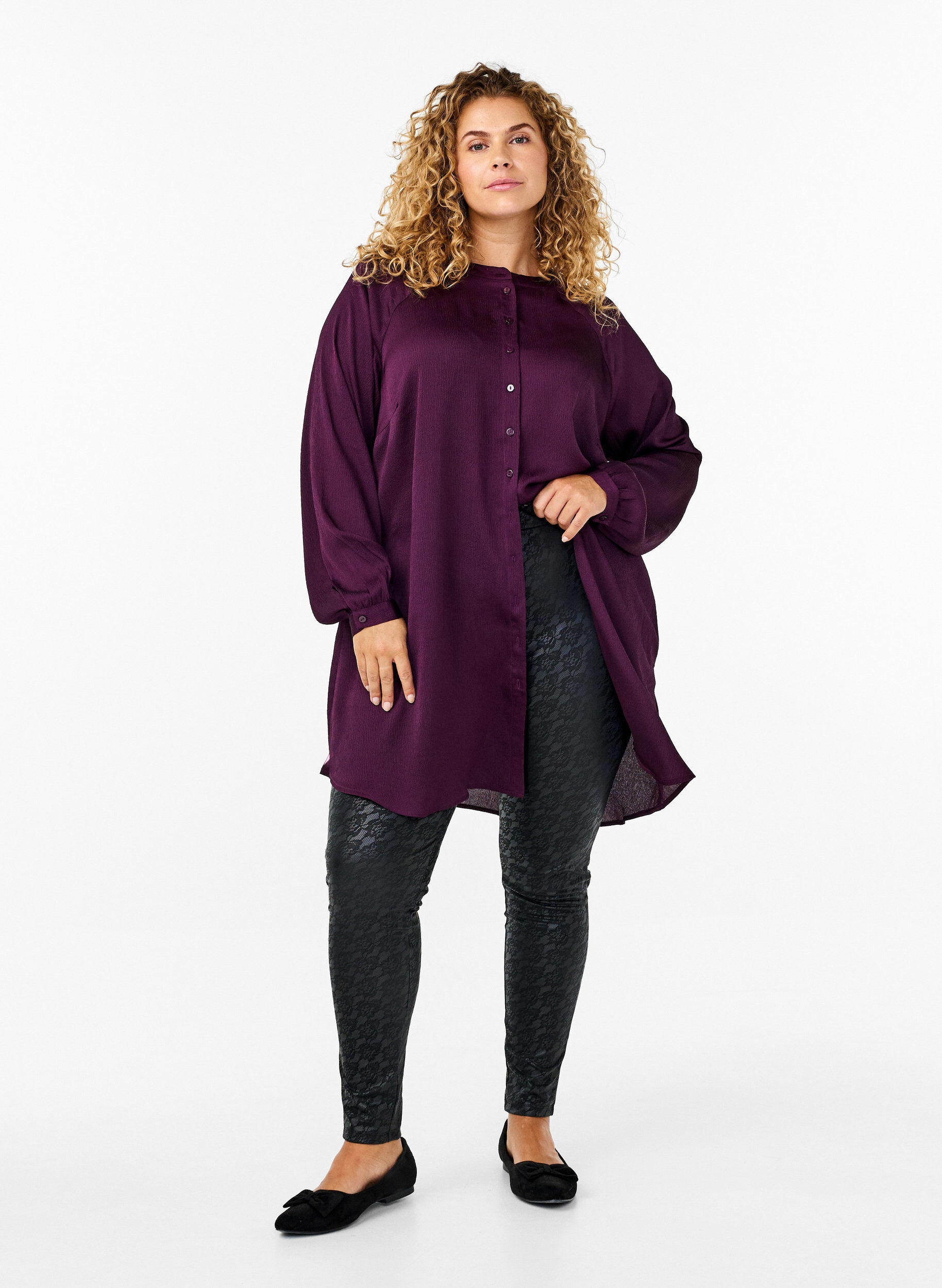 Zizzifashion Faux leather leggings with lace texture, Black, Model image number 1