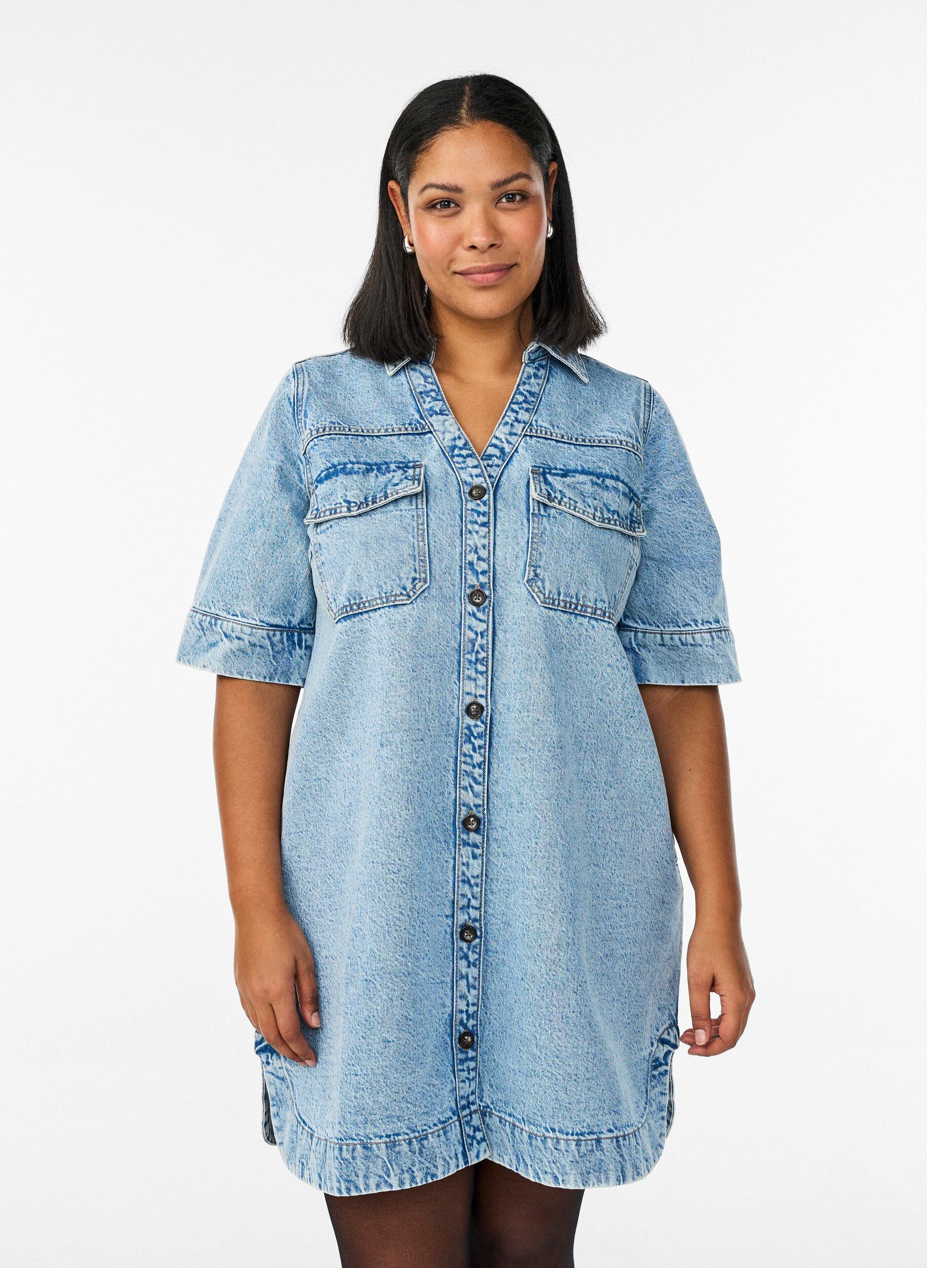 Zizzifashion Short-sleeved denim dress with a collar and button fastening, Light Blue, Model image number 0