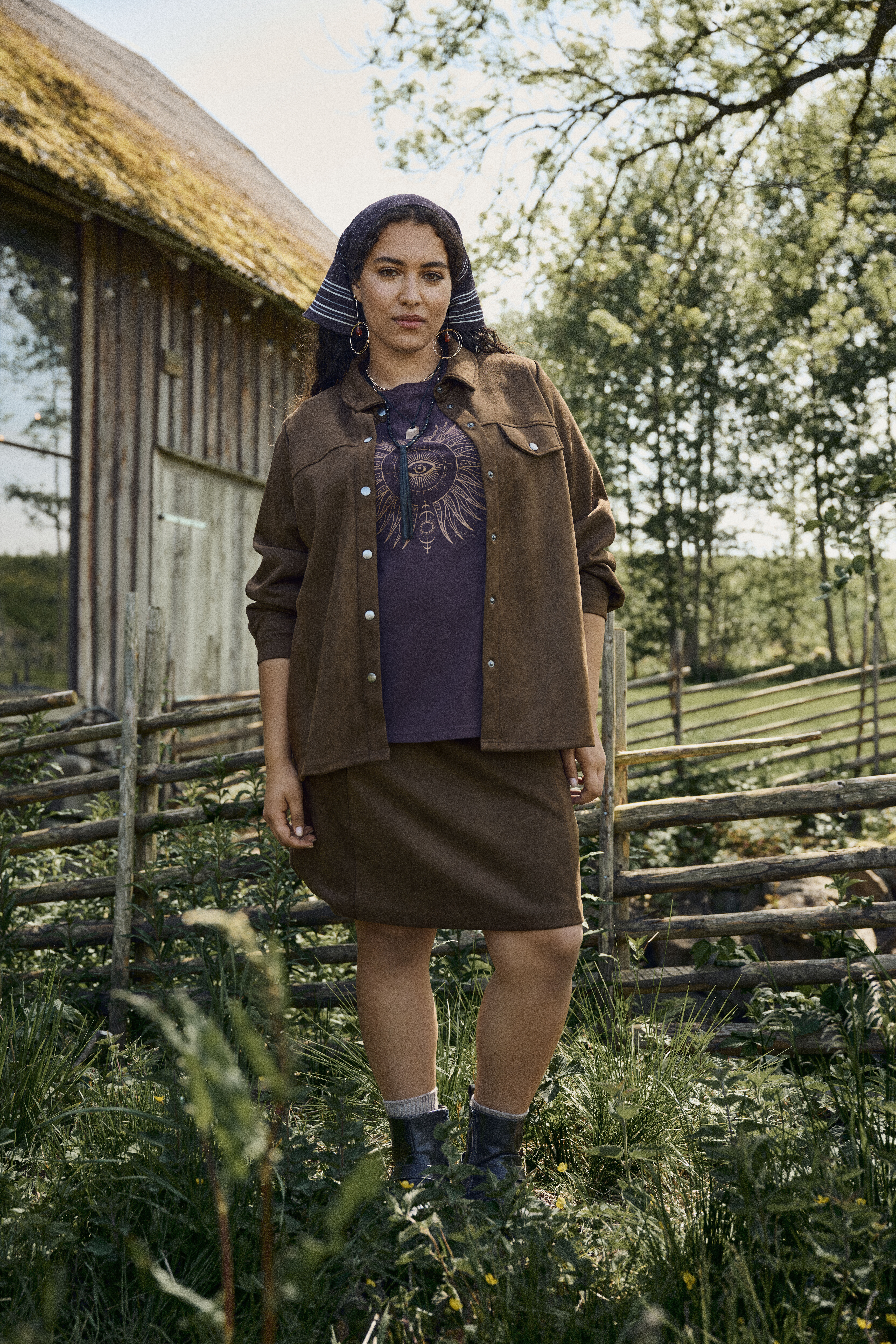 Matching set in brown, , Model