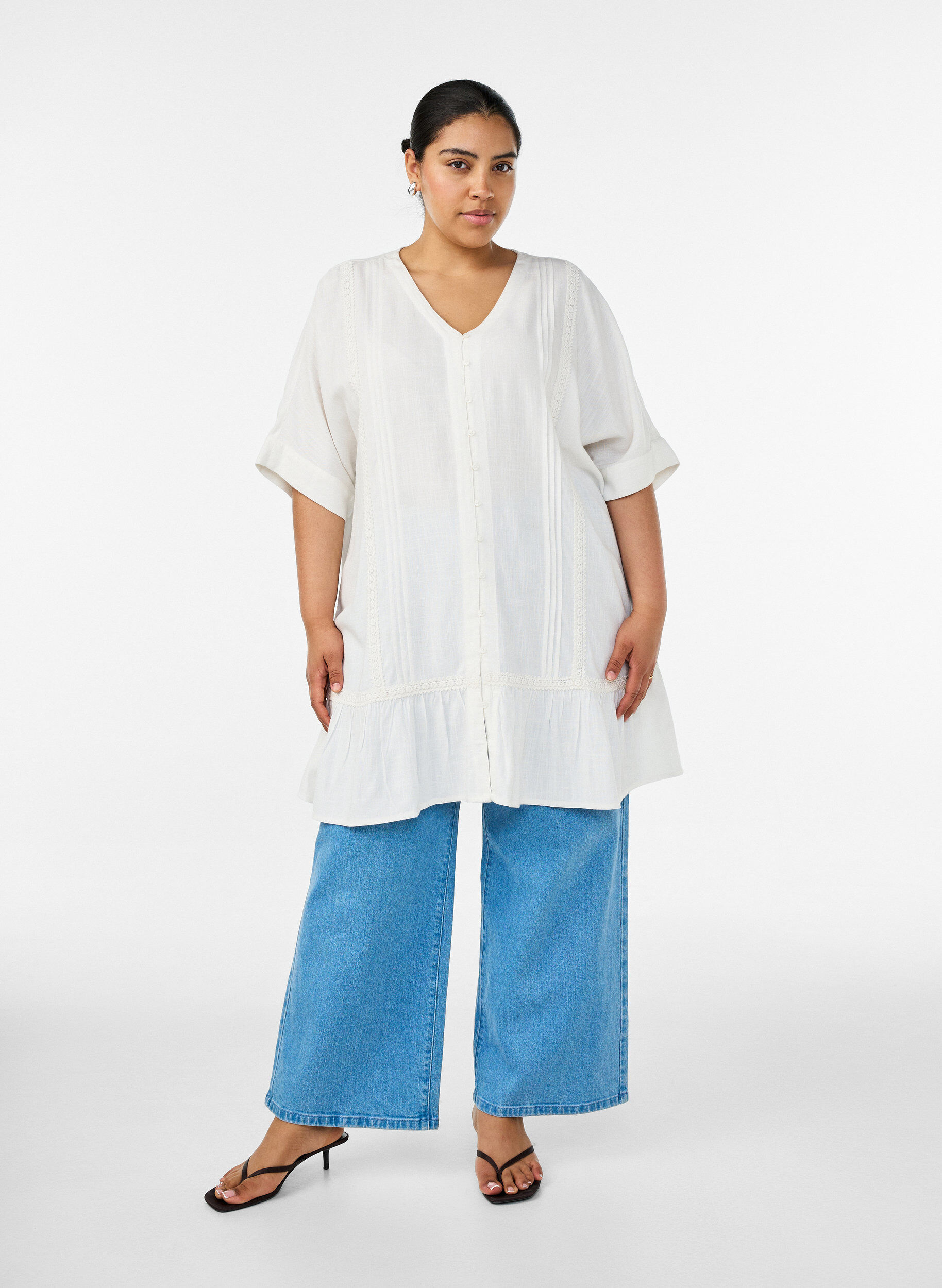 Zizzifashion Viscose tunic with buttons and frill hem, Vanilla, Model image number 1