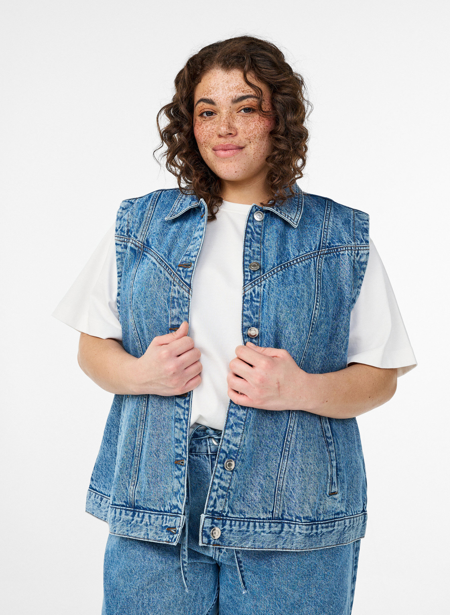 Zizzifashion Denim jacket with detachable sleeves, Light Blue, Model image number 3