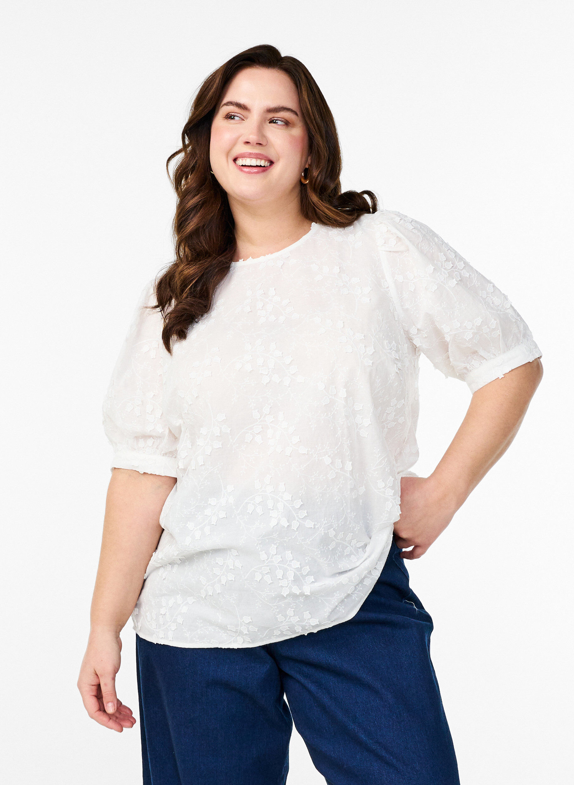 Short-sleeved blouse with embroidery and a round neck, White, Model