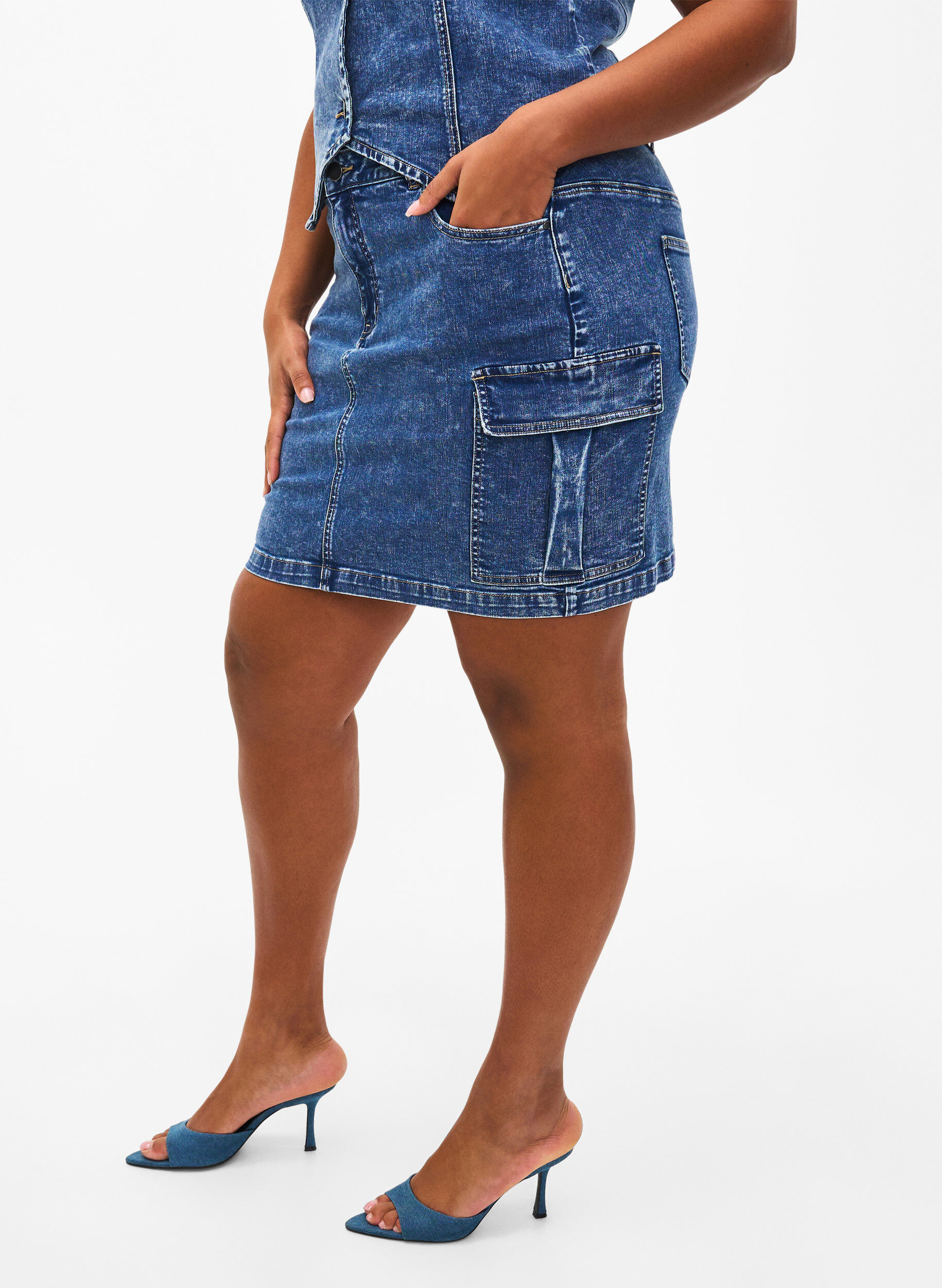 Zizzifashion Close-fitting denim skirt with cargo pocket, Blue Denim, Model image number 2