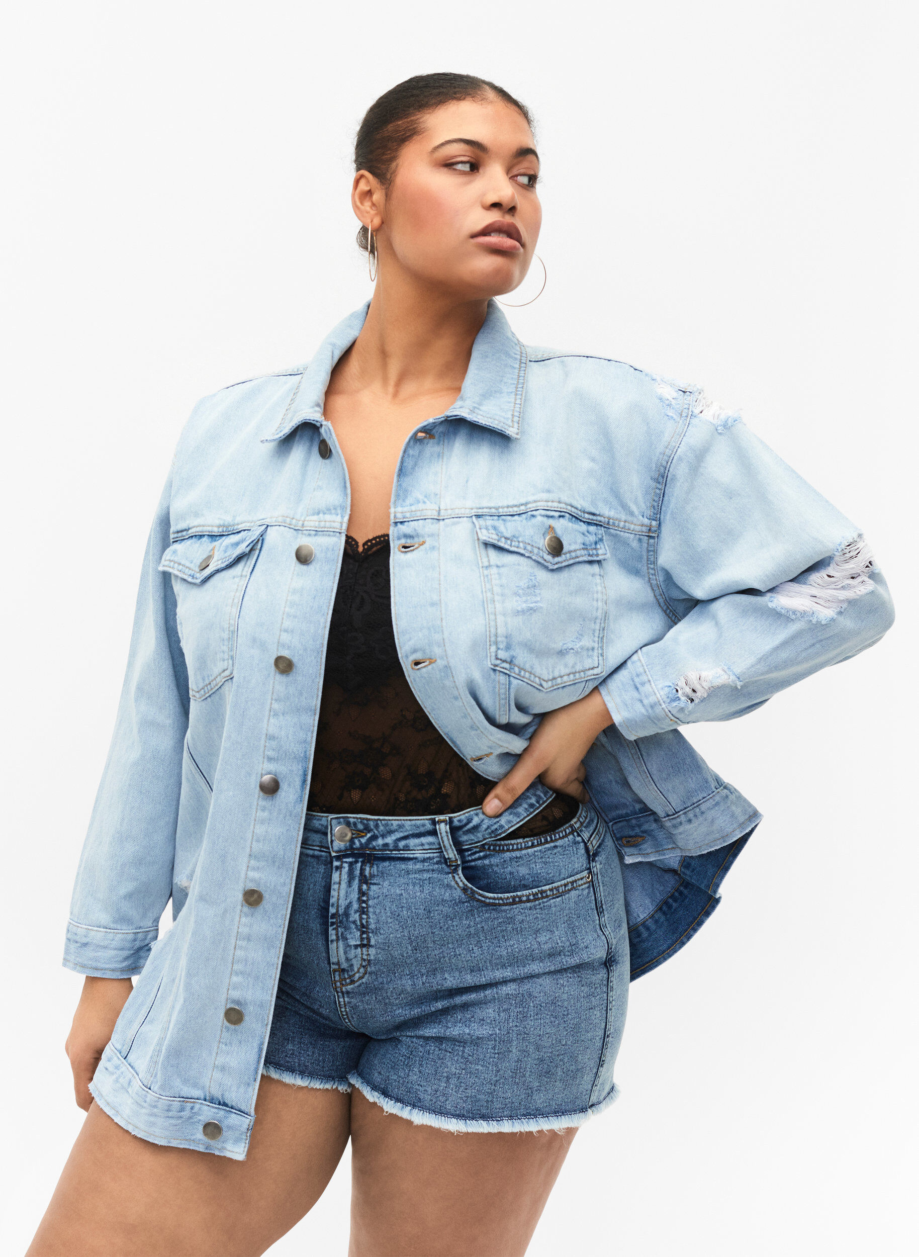 Zizzifashion Loose fit denim jacket with worn details, Light blue denim, Model image number 0