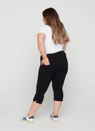 Close-fitting cropped trousers, Black, Model image number 1