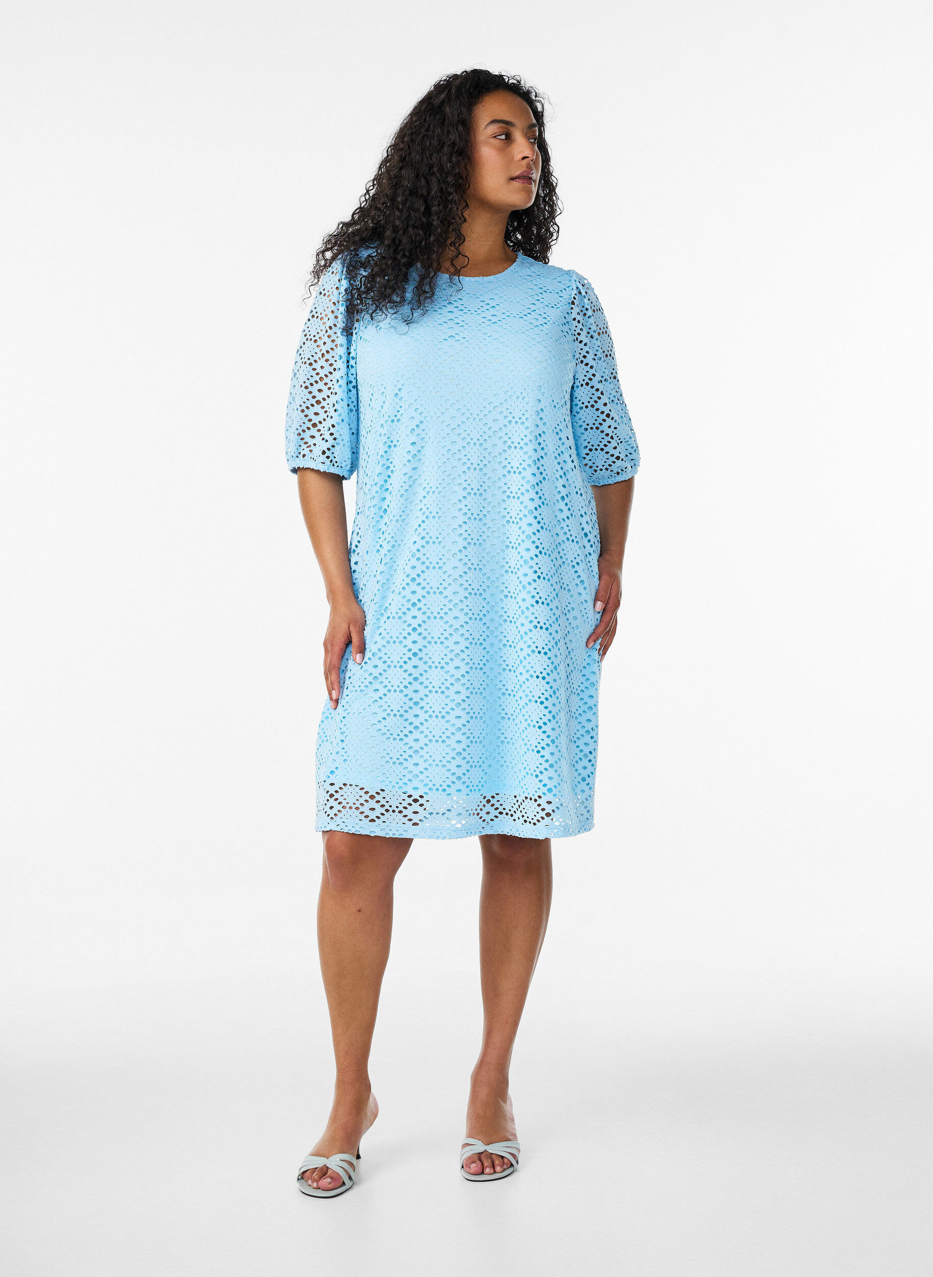 Zizzifashion Knee-length dress with eyelet pattern and short sleeves, Light Blue, Model image number 1